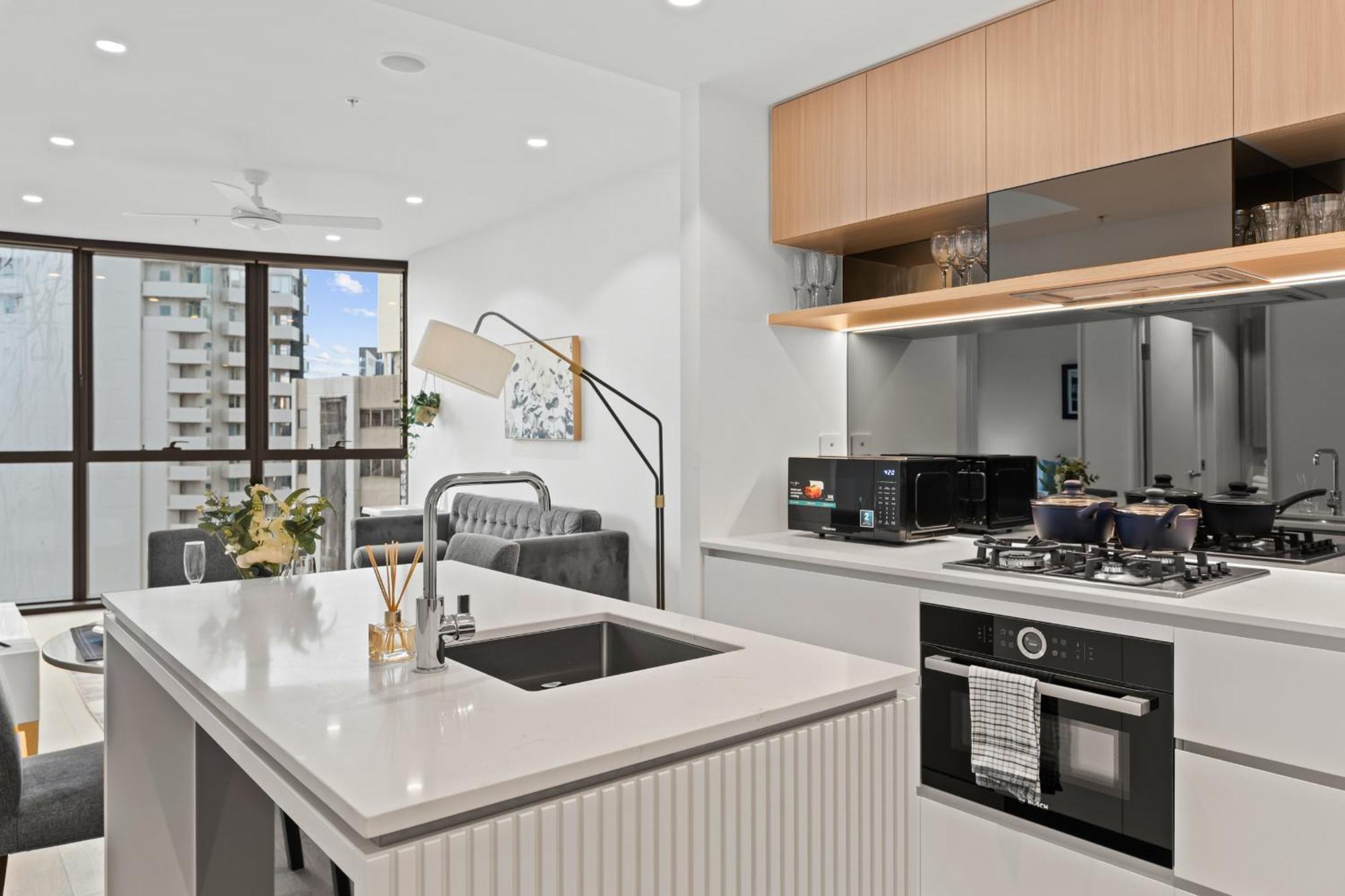 Sky Living & River Views In Queens Wharf Residences Brisbane