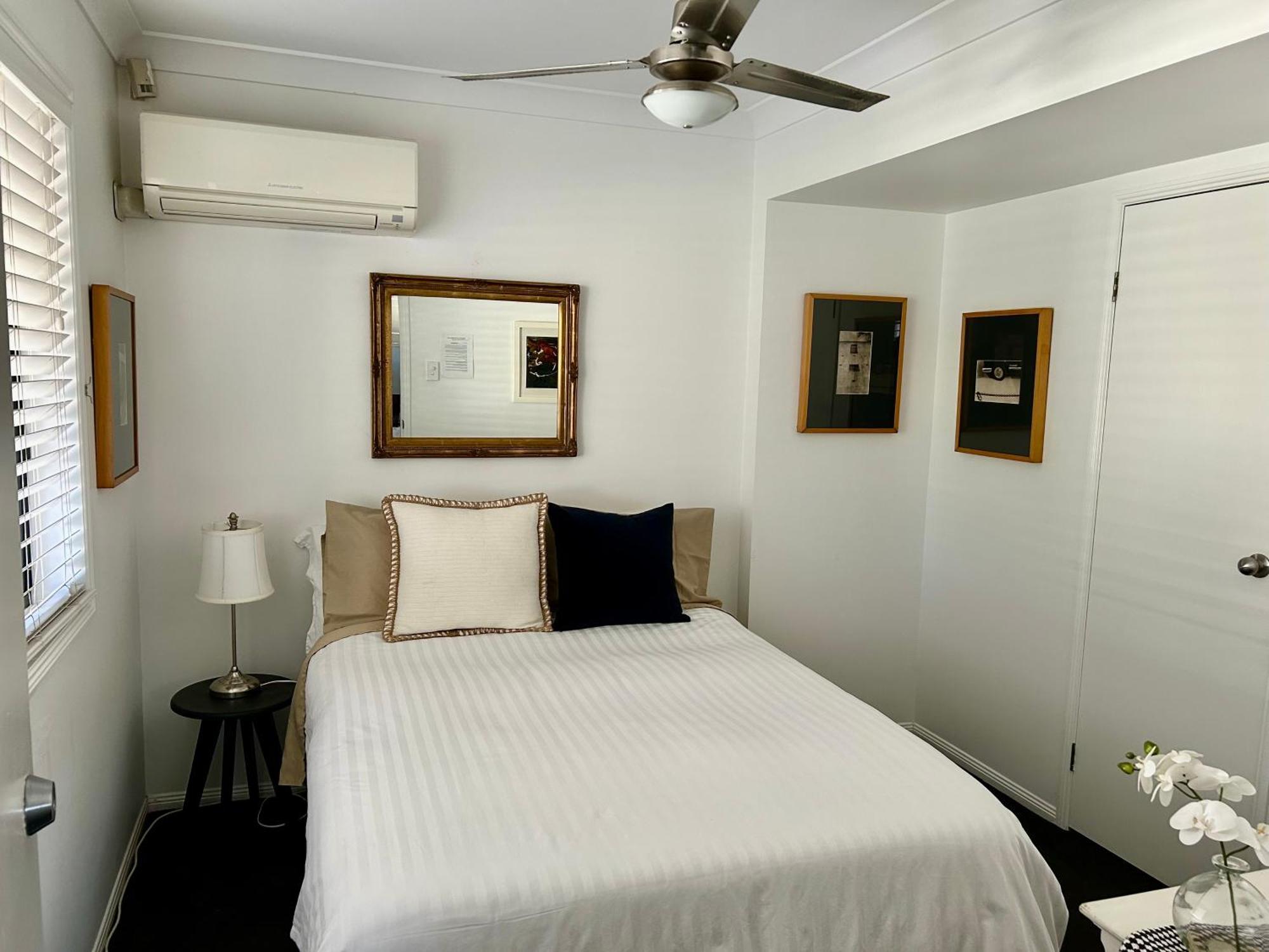 Nicole - Private & Bathroom - 6kms From 3* Brisbane