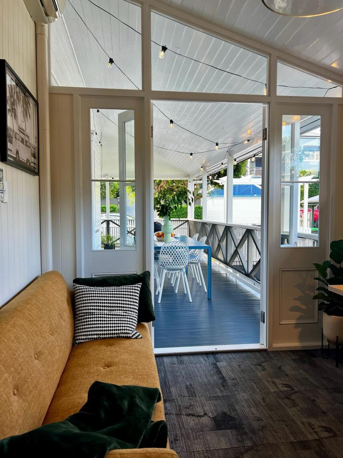 Chic Paddo Pool Fire Pets * Brisbane