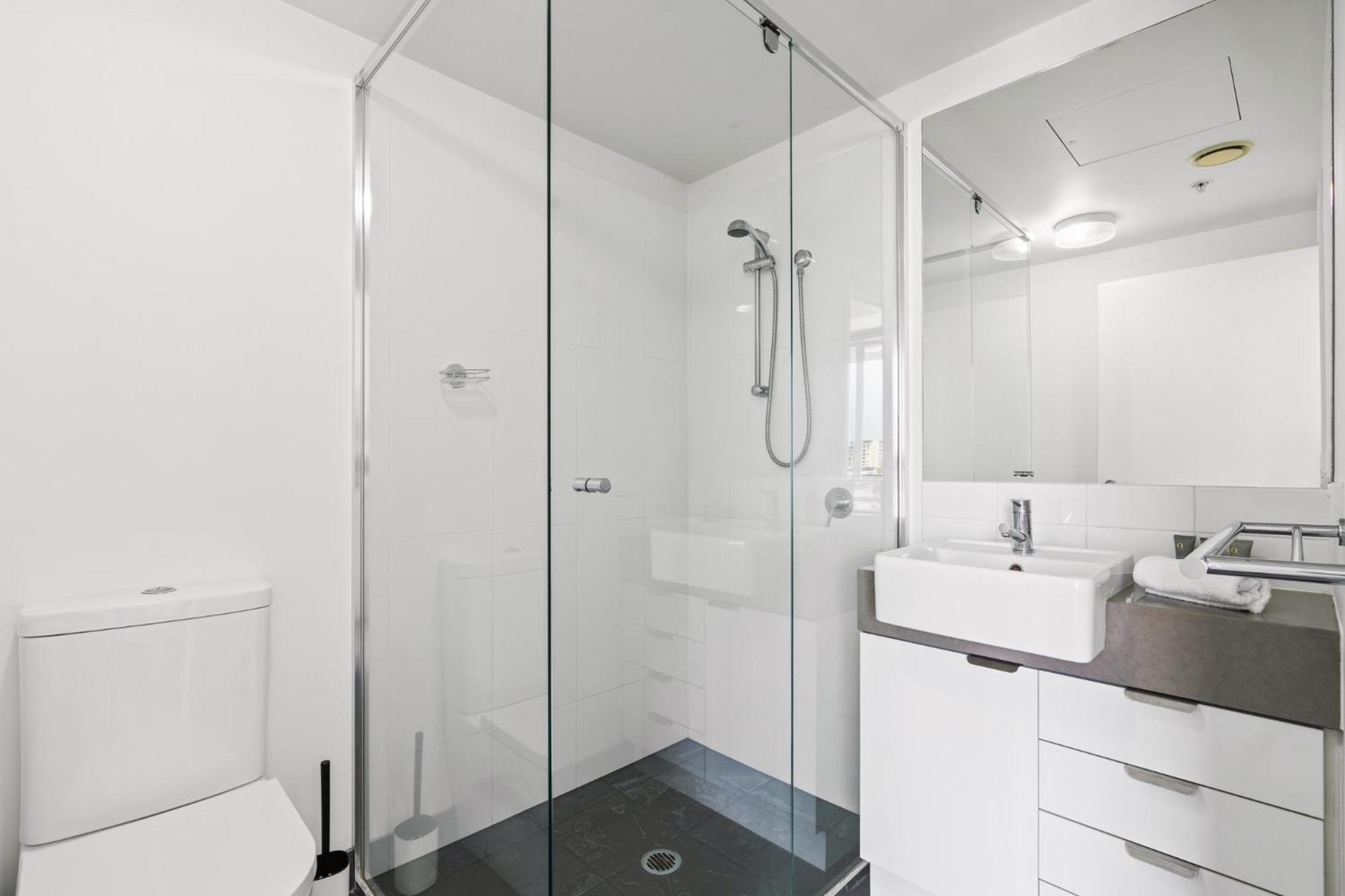 Chic 1 Bed Inner-city Retreat With Pool And Views Apartment *