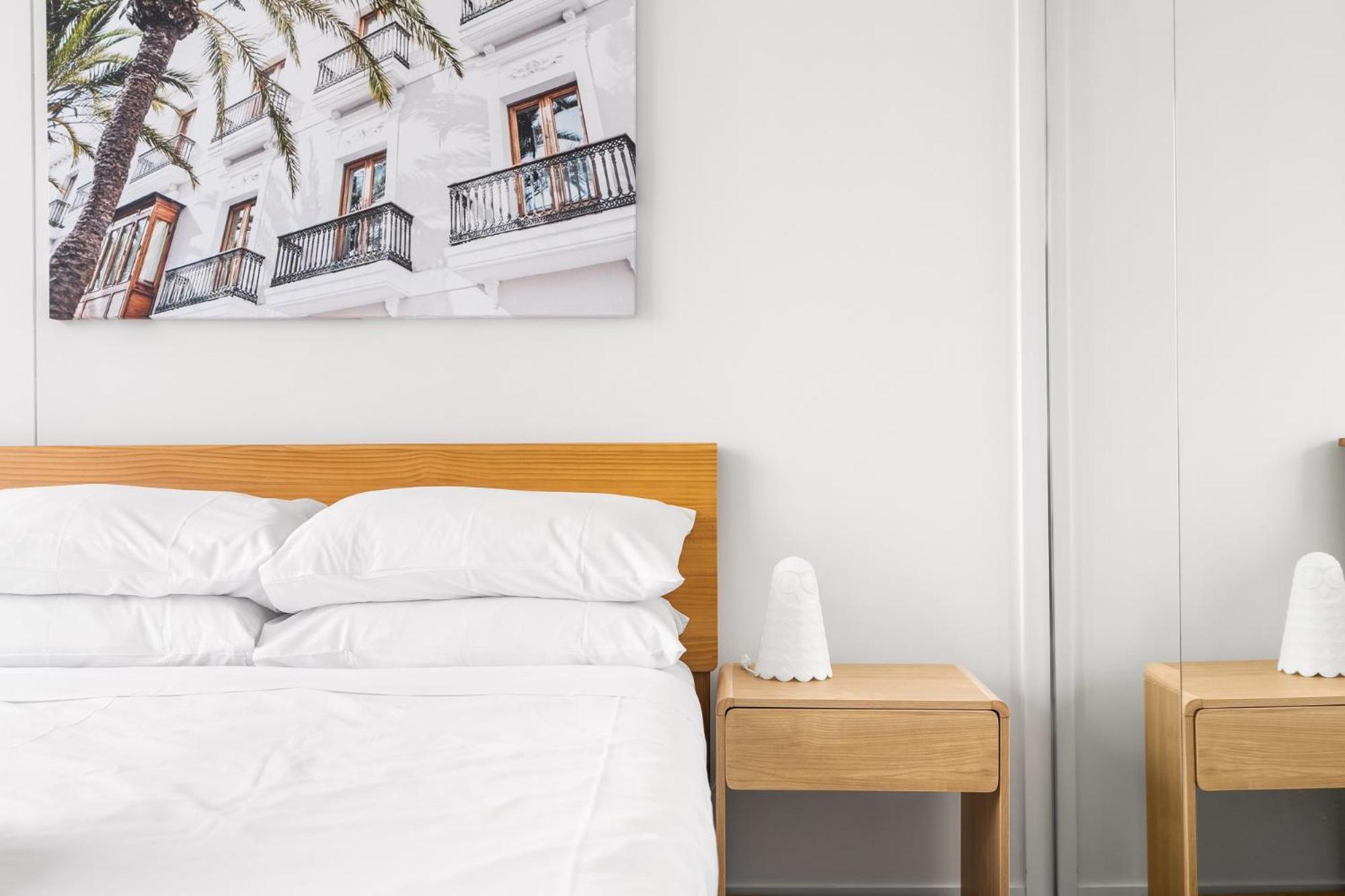 Chic 1 Bed Inner-city Retreat With Pool And Views Apartment