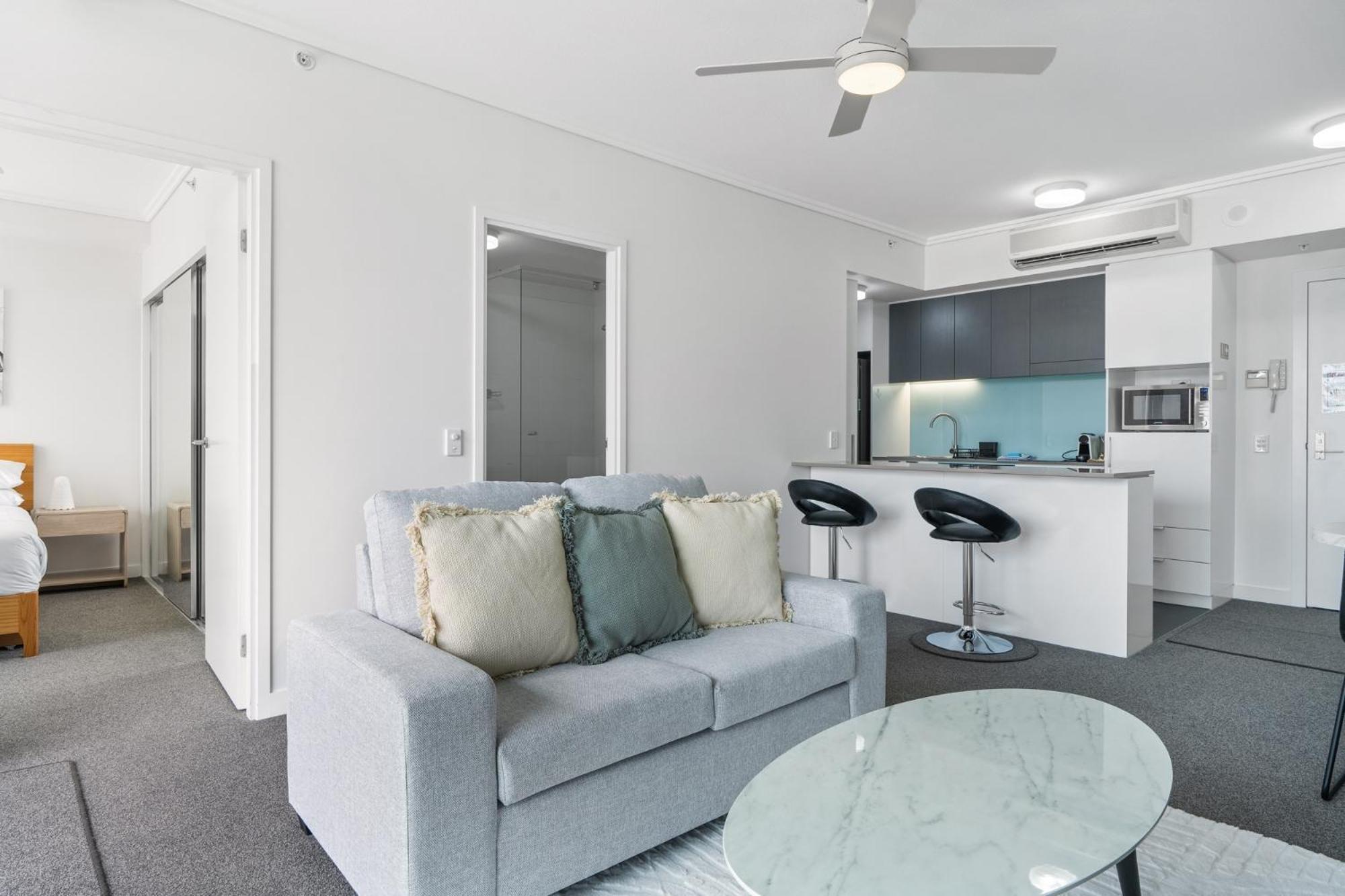 Chic 1 Bed Inner-city Retreat With Pool And Views Apartment Brisbane