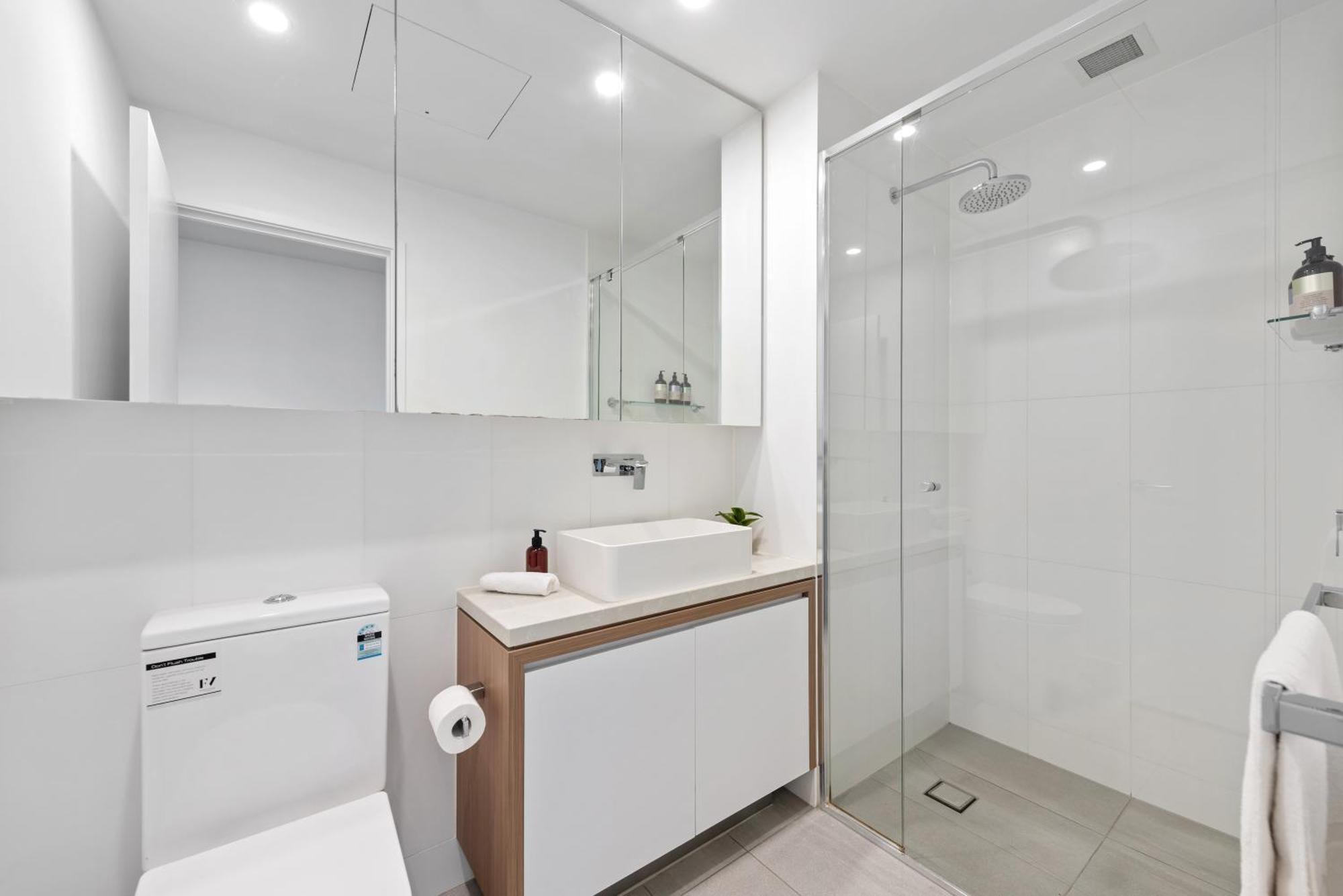 Stunning Mountain Views Infinity Pool, Gym, Park Brisbane