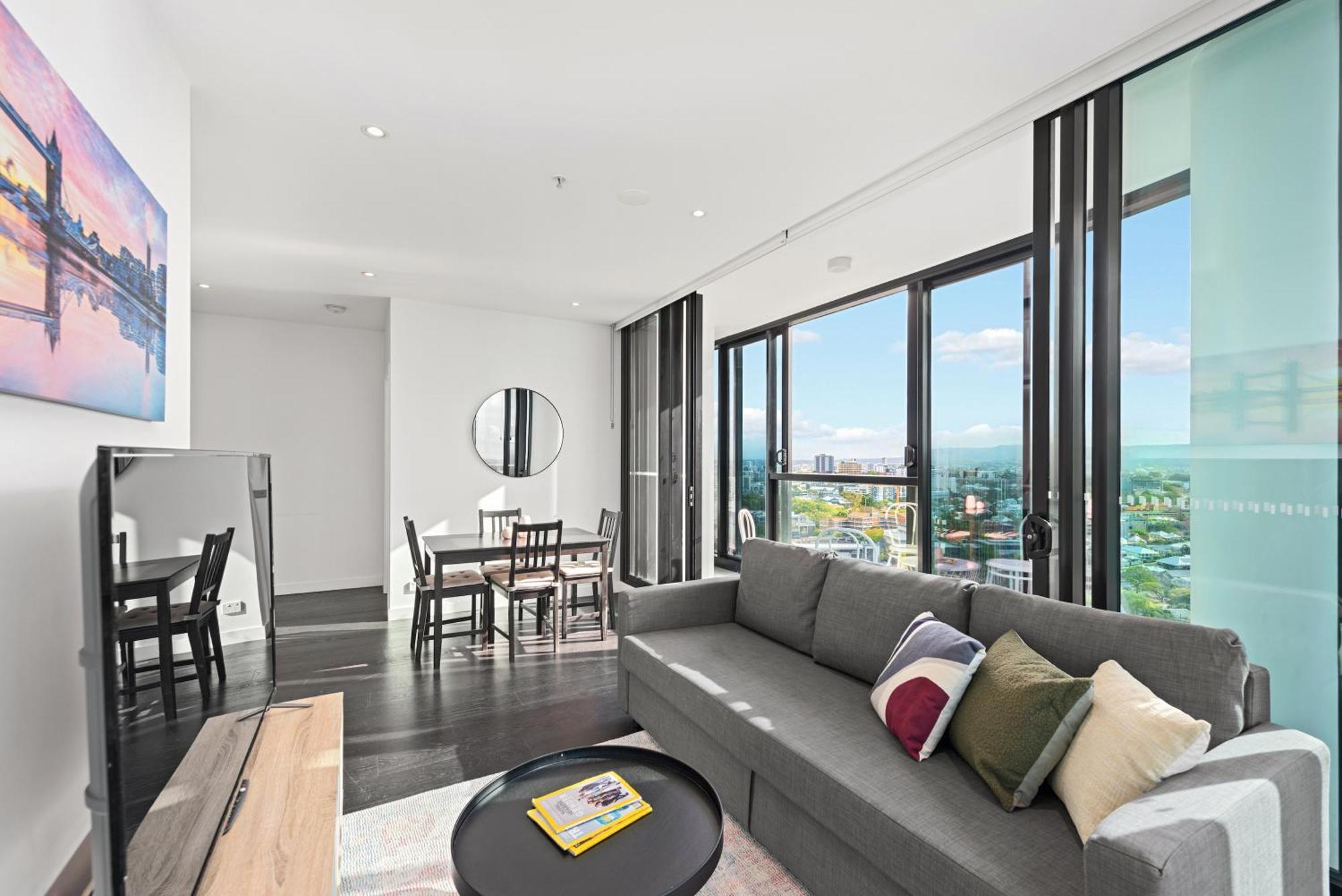 Stunning Mountain Views Infinity Pool, Gym, Park