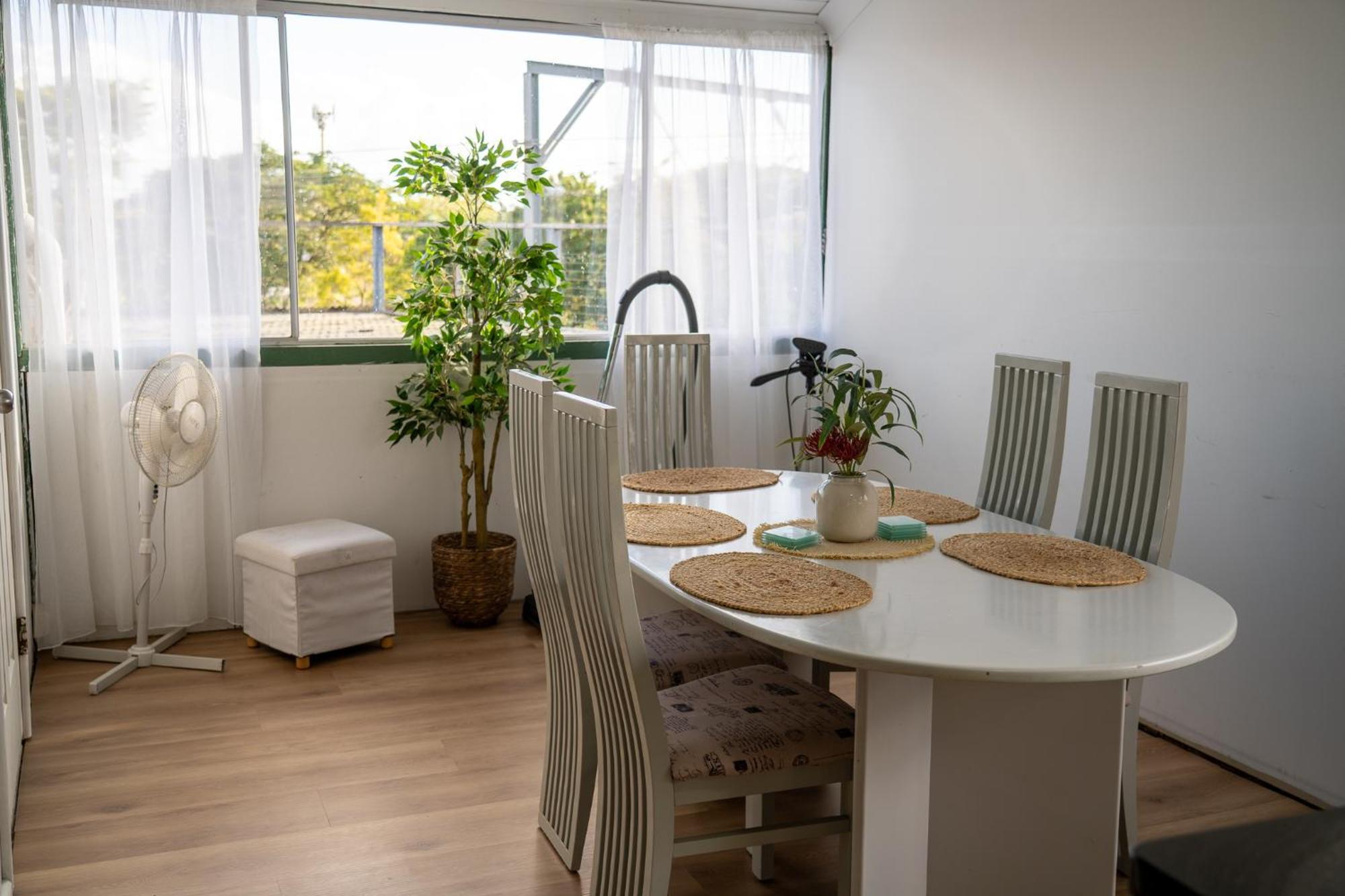 Homestay Hot Tub, Ice Bath, Gym, Sauna, Pool Table Coorparoo Haven *