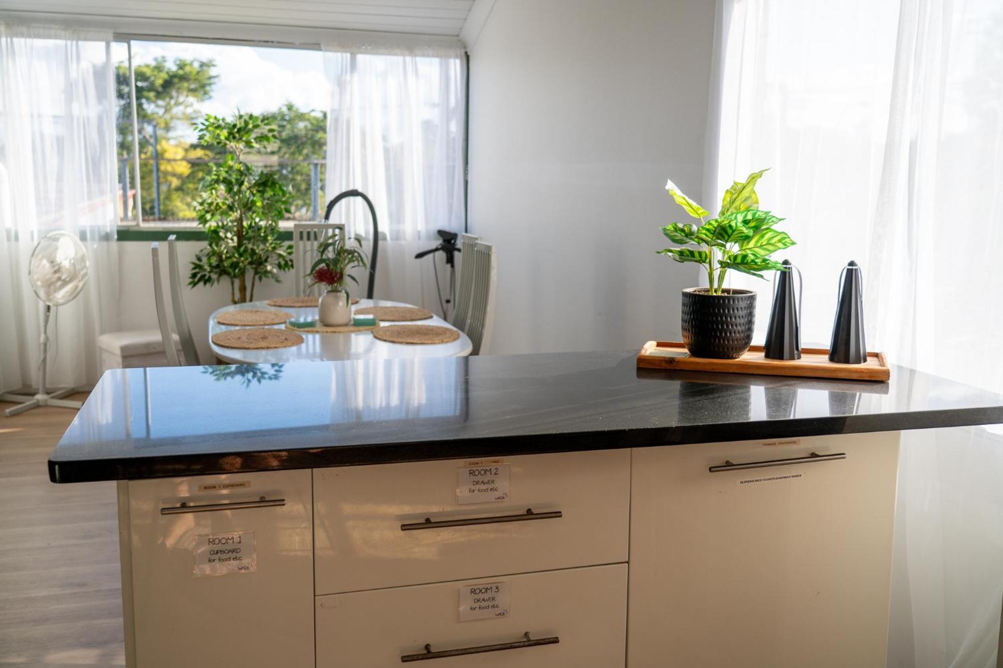 Hot Tub, Ice Bath, Gym, Sauna, Pool Table Coorparoo Haven Homestay *