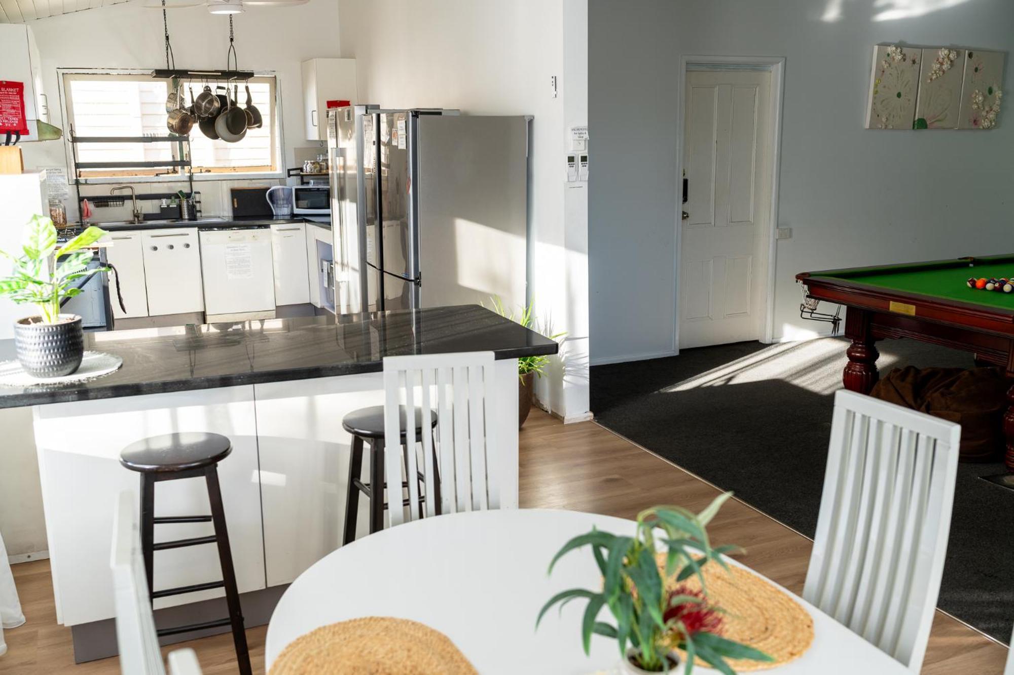 Hot Tub, Ice Bath, Gym, Sauna, Pool Table Coorparoo Haven Homestay Brisbane