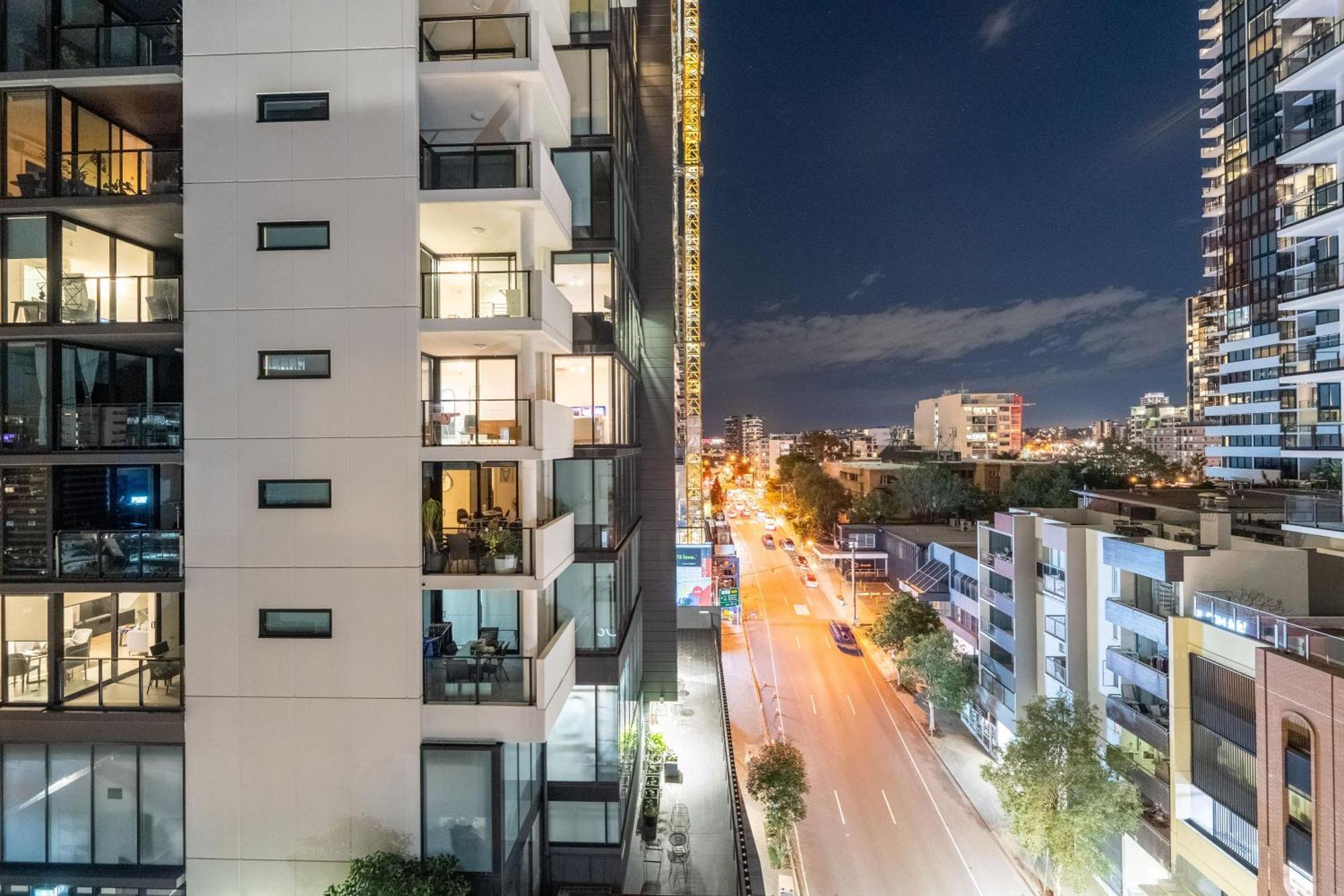 Modern 2br 2ba With Parking In South *