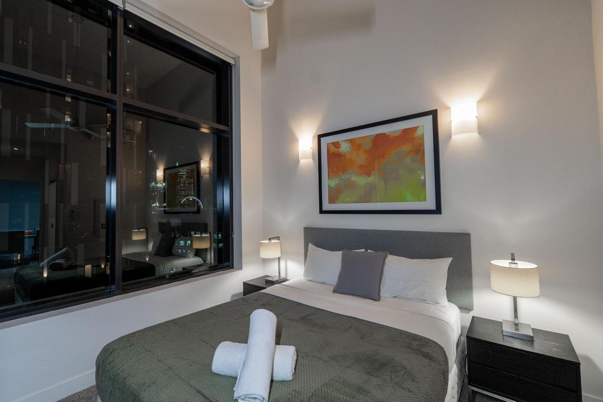 Modern 2br 2ba With Parking In South