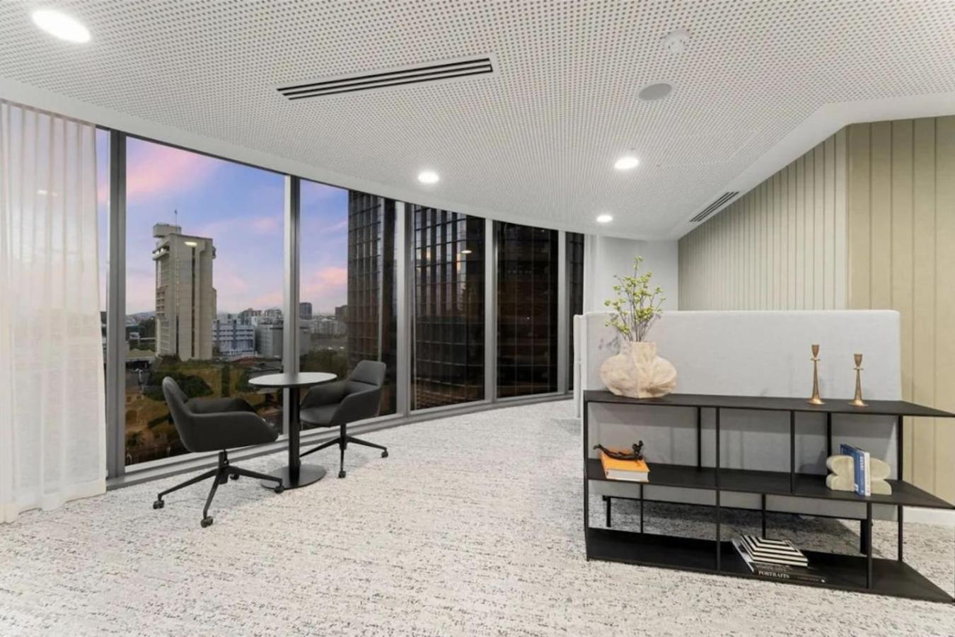 Apartment Luxurious 2 Bed With Pool, Sauna And Gym