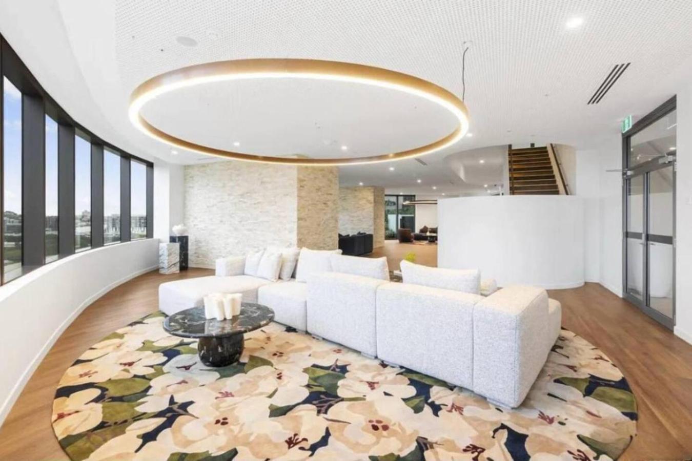 Luxurious 2 Bed With Pool, Sauna And Gym * Brisbane