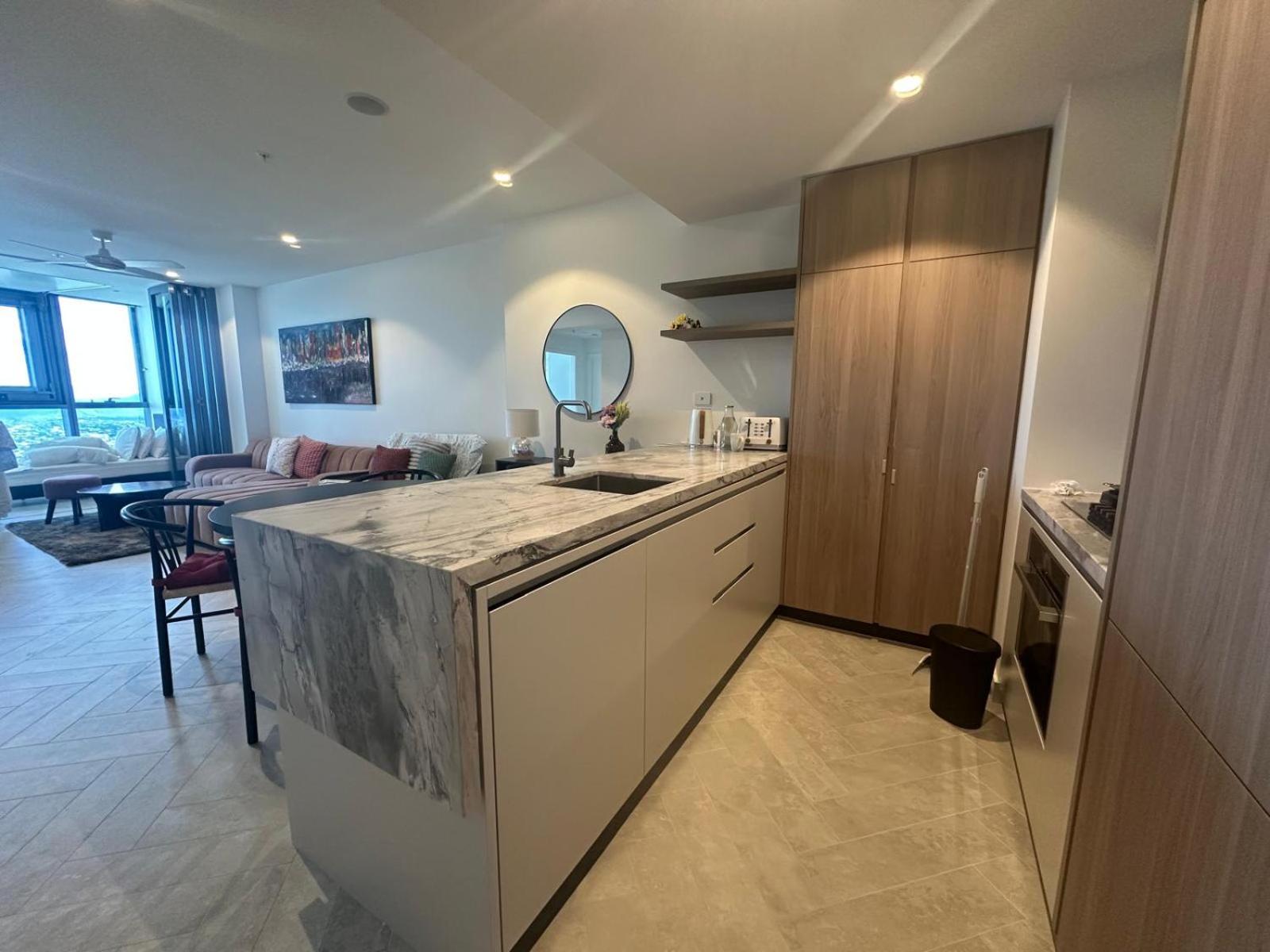 Queens Wharf Diamond Level 60, Sleep 5, 1 Carpark * Brisbane