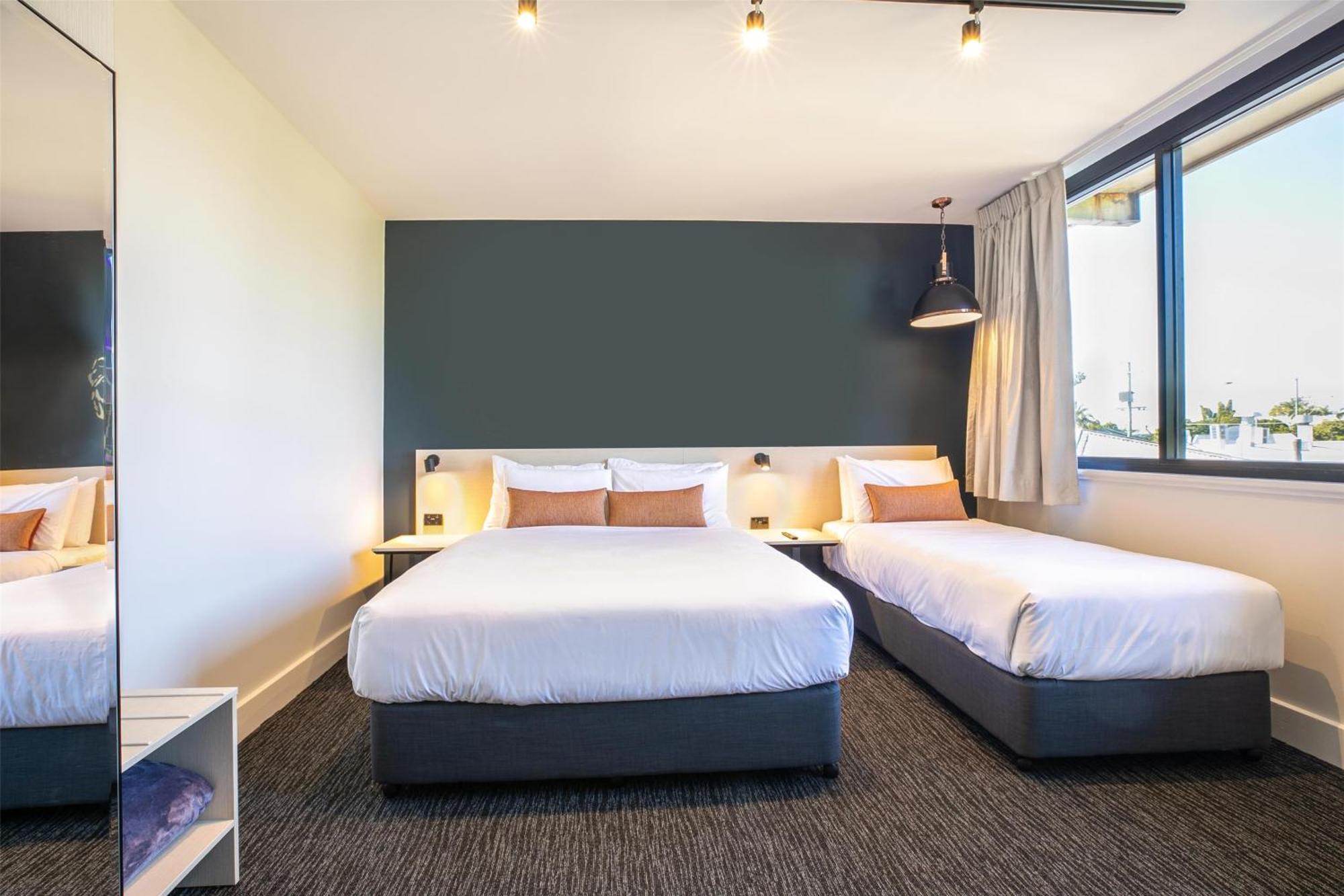 Nightcap At Chardons Corner Hotel 3*