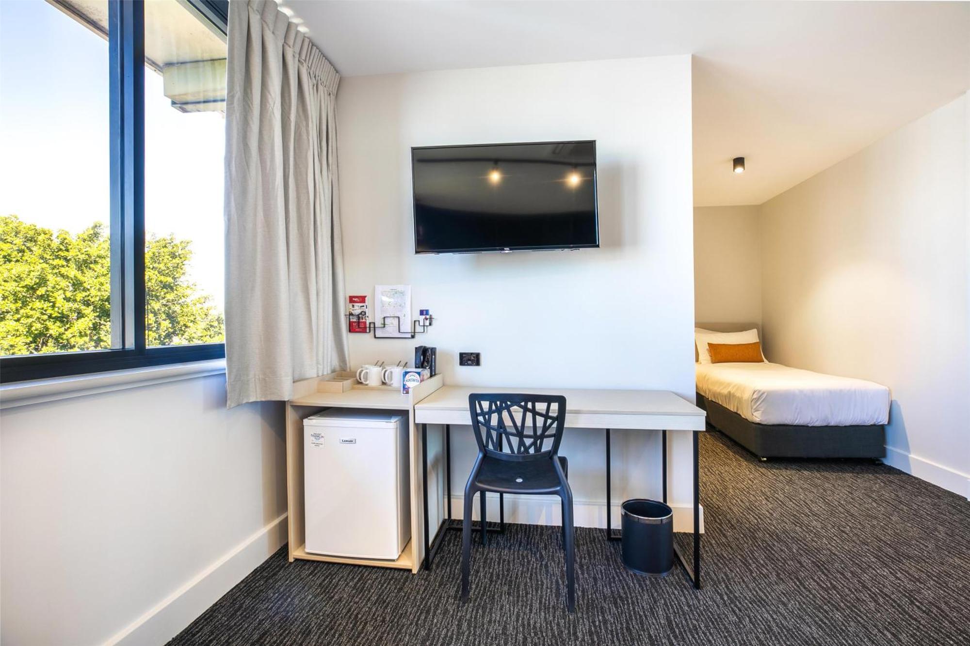 Nightcap At Chardons Corner Hotel 3*