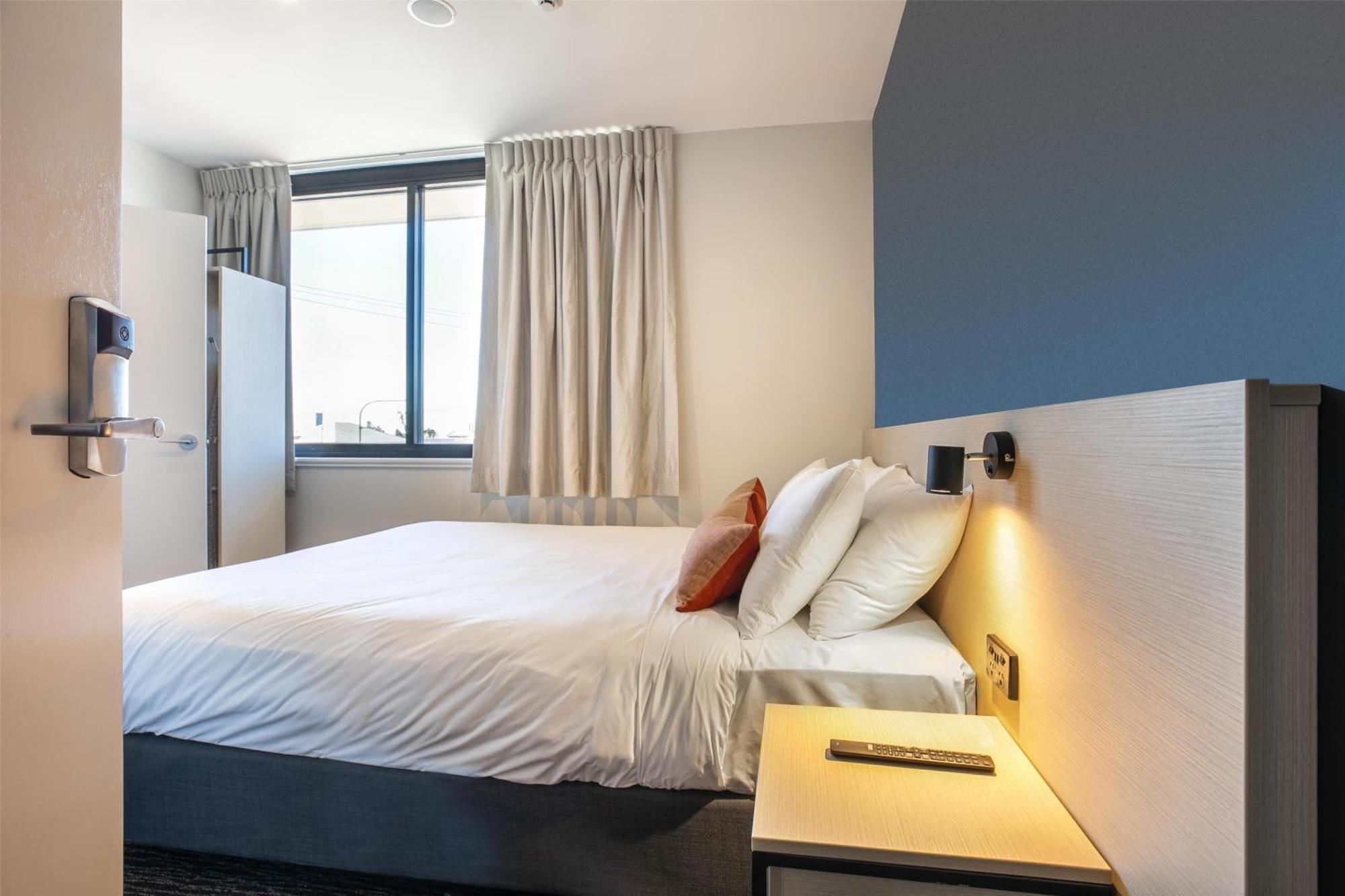 Nightcap At Chardons Corner Hotel 3*