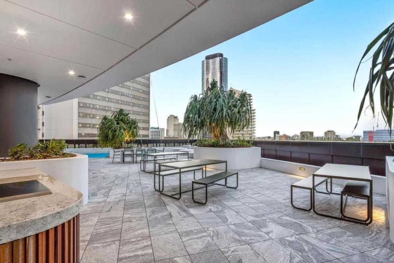 Stylish With Pool, Sauna And Gym Apartment Brisbane