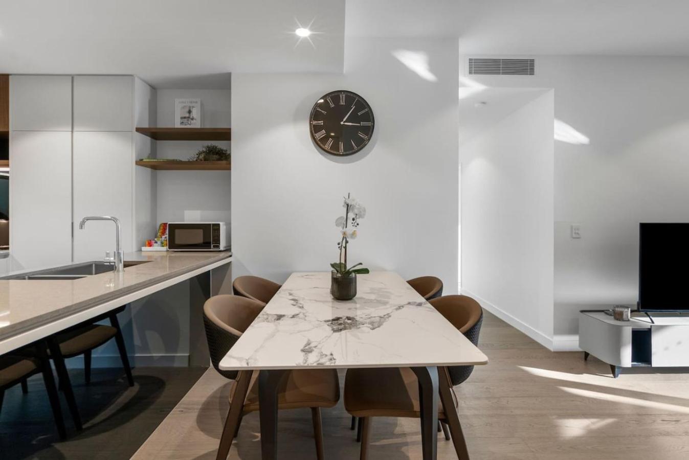 Stylish With Pool, Sauna And Gym