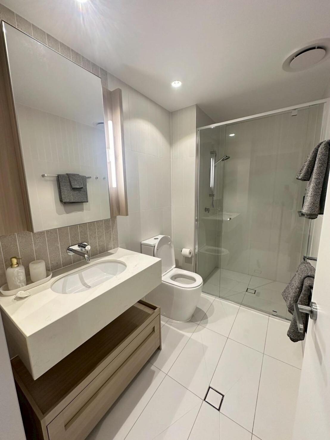 Apartment Queens Wharf Elegant High-rise Living