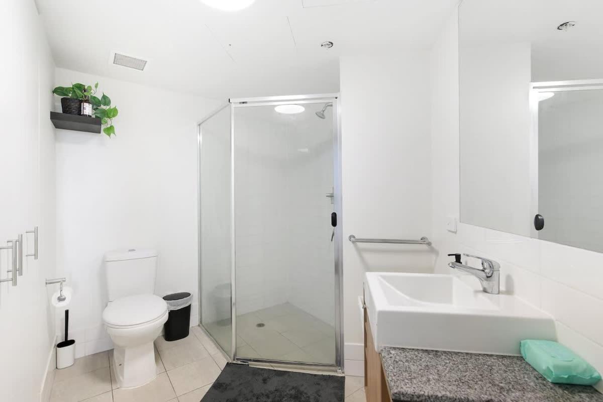 Apartment Arcade In The Sky- Views Games & Vibes