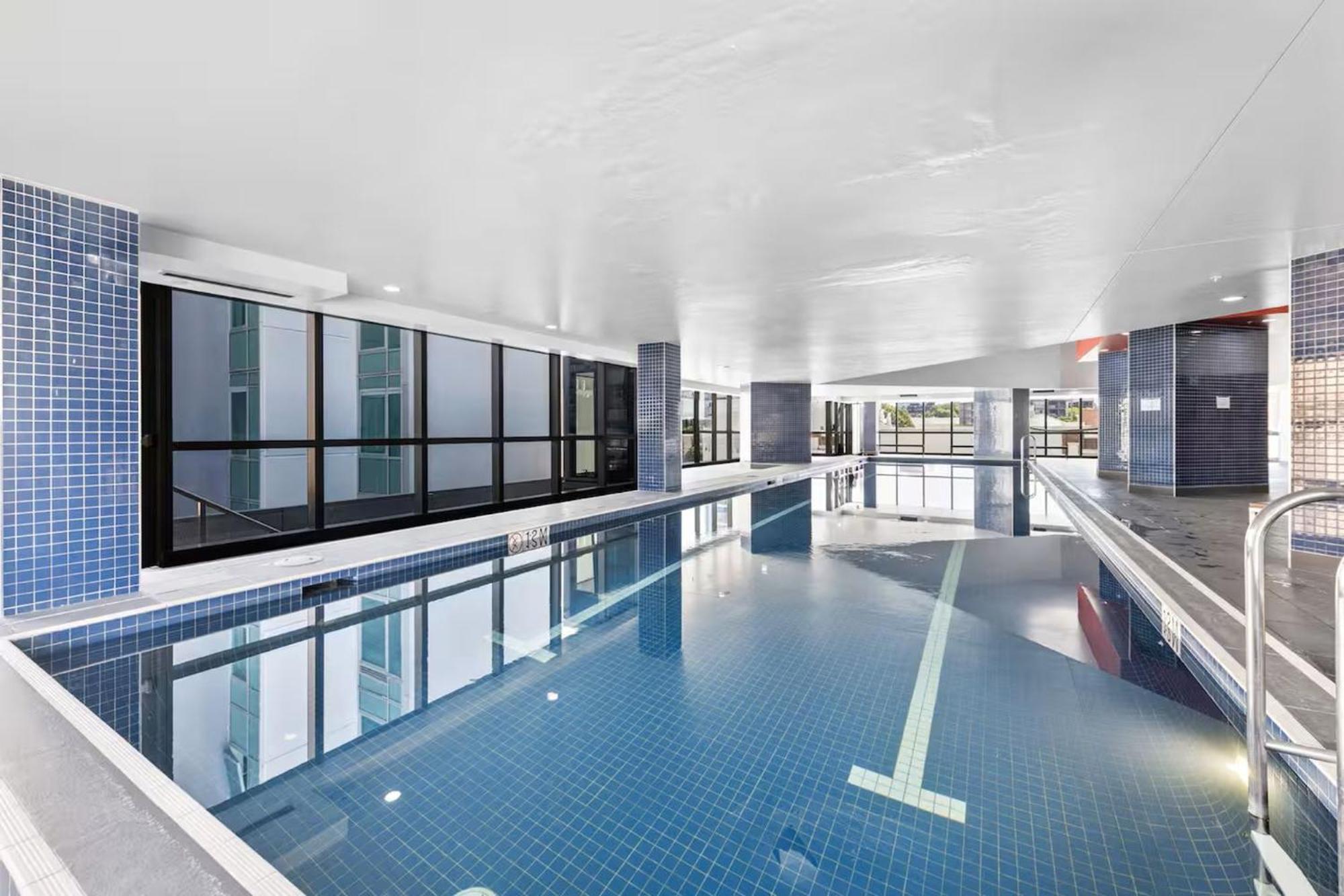 Stunning River View 2-bed With Pool, Sauna And Gym