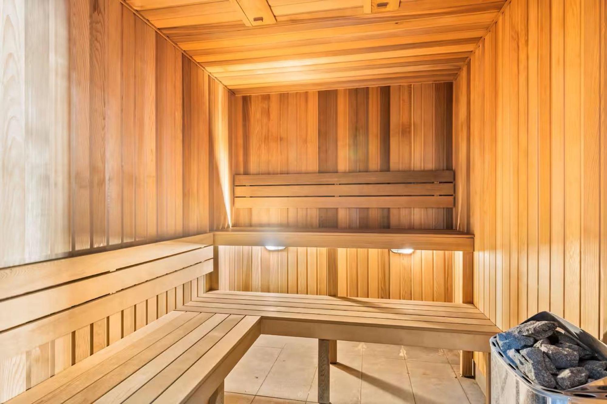 Stunning River View 2-bed With Pool, Sauna And Gym *