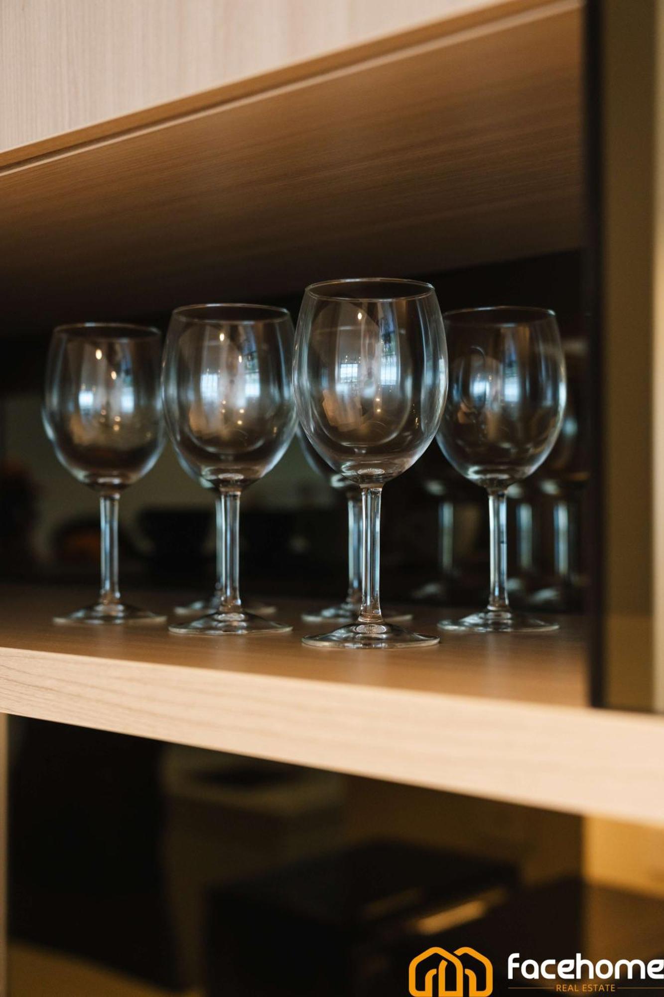 Elevated Luxury At Qwr & River Views *