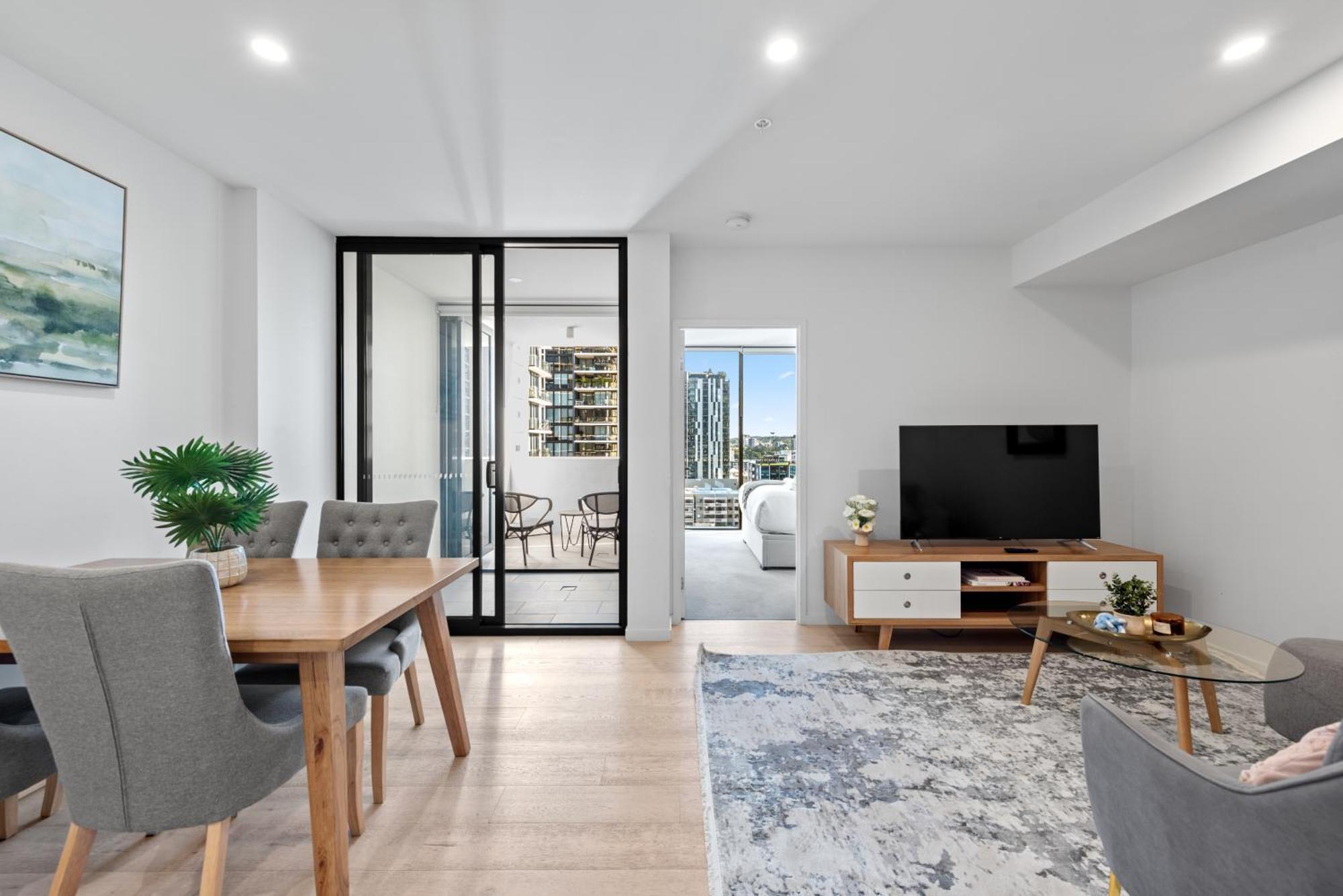 Apartment Stylish In Southbank Location With Parking