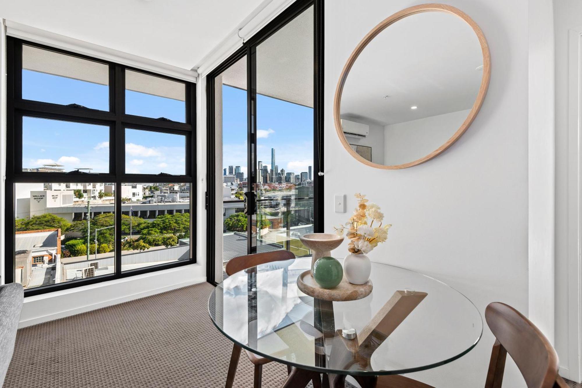 Spacious With Stunning Views And Car Park! Apartment