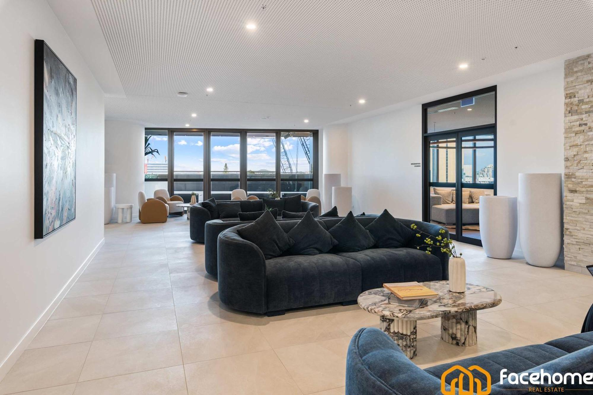 Elevated Luxury At Qwr & River Views Apartment *