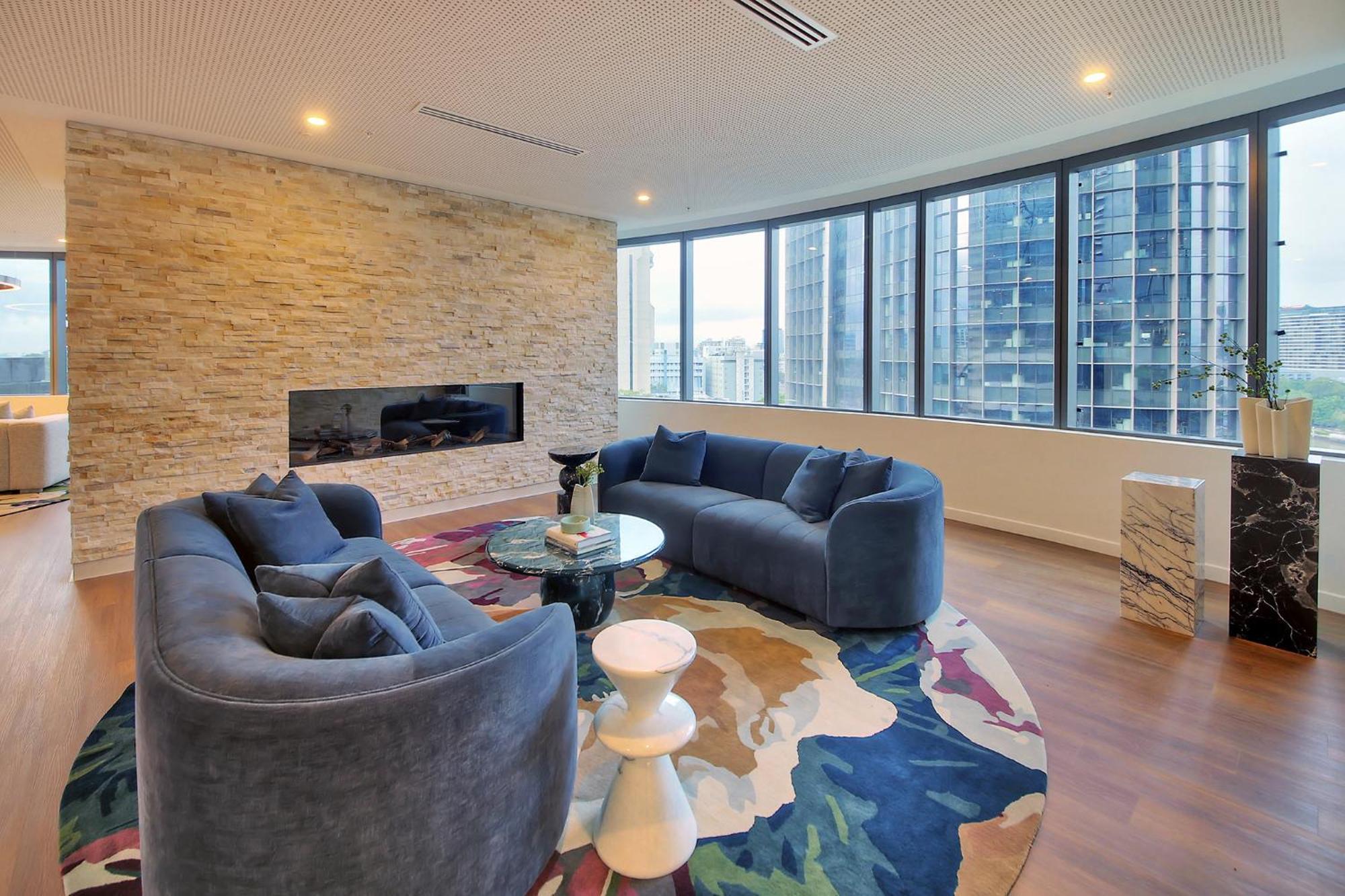 River Glow At Queens Wharf Level 43 Including Parking, Pool, And Views *