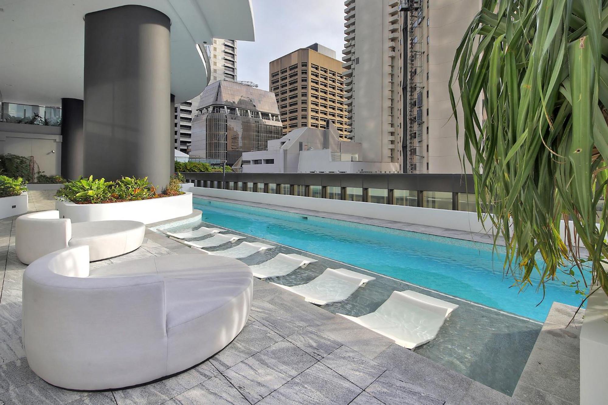 River Glow At Queens Wharf Level 43 Including Parking, Pool, And Views Brisbane