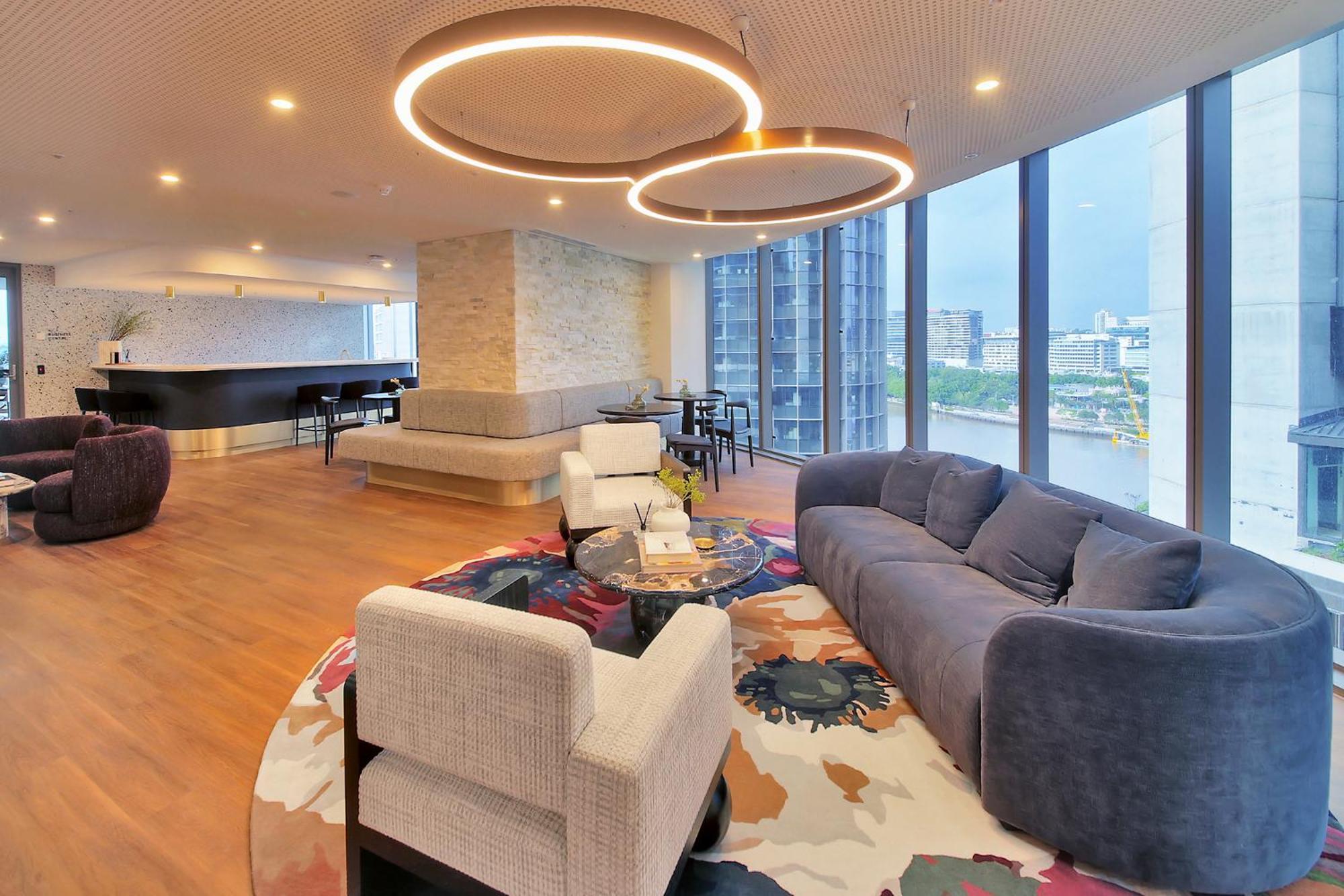 River Glow At Queens Wharf Level 43 Including Parking, Pool, And Views Apartment Brisbane
