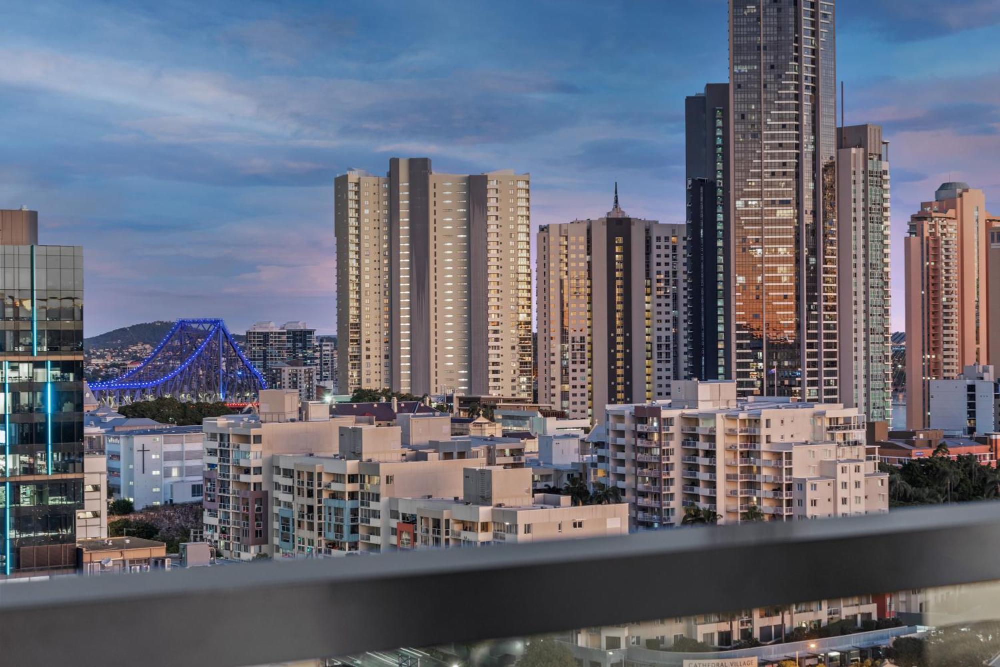 Views 2br With Infinity Pool, Gym And Parking Apartment