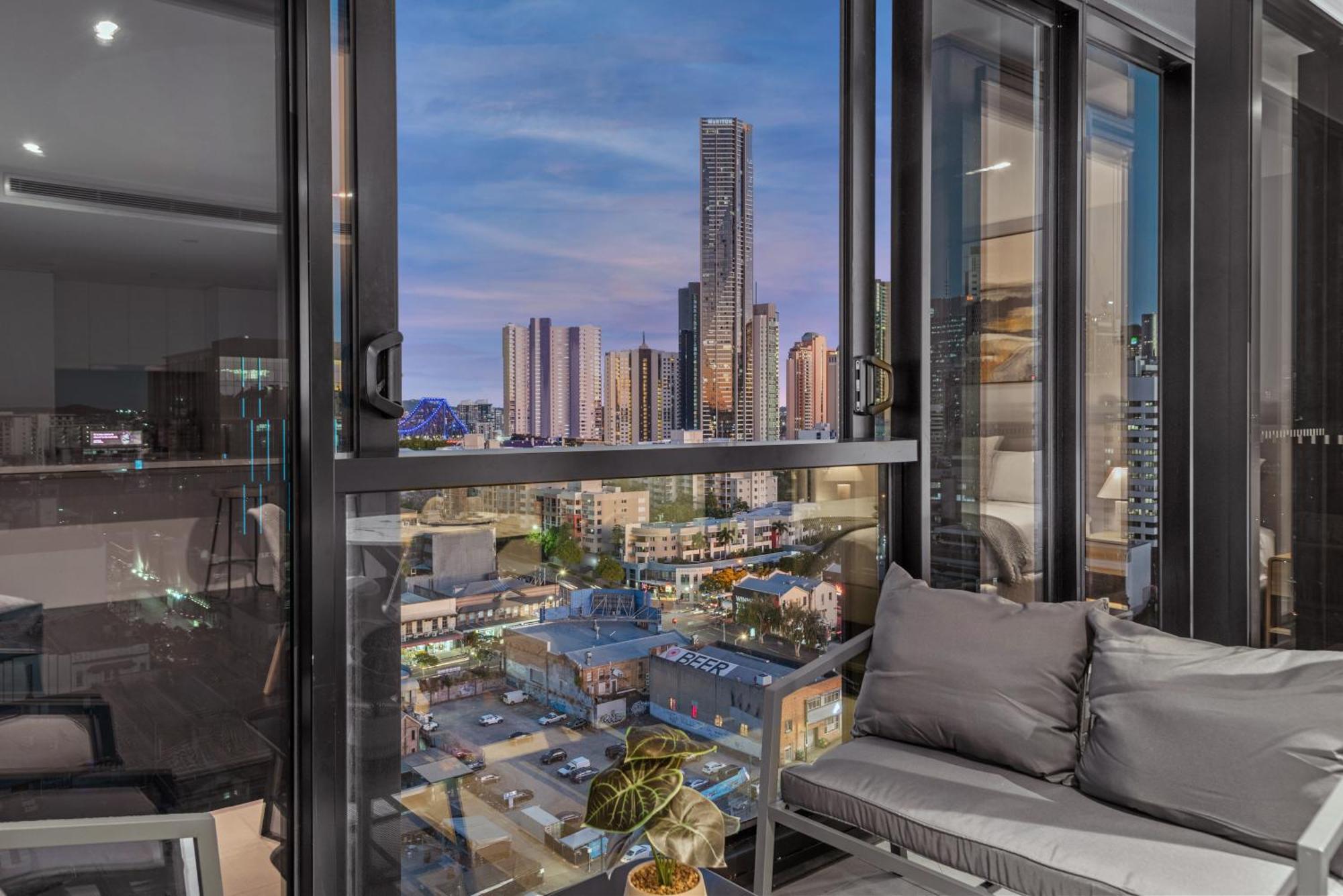 Views 2br With Infinity Pool, Gym And Parking *