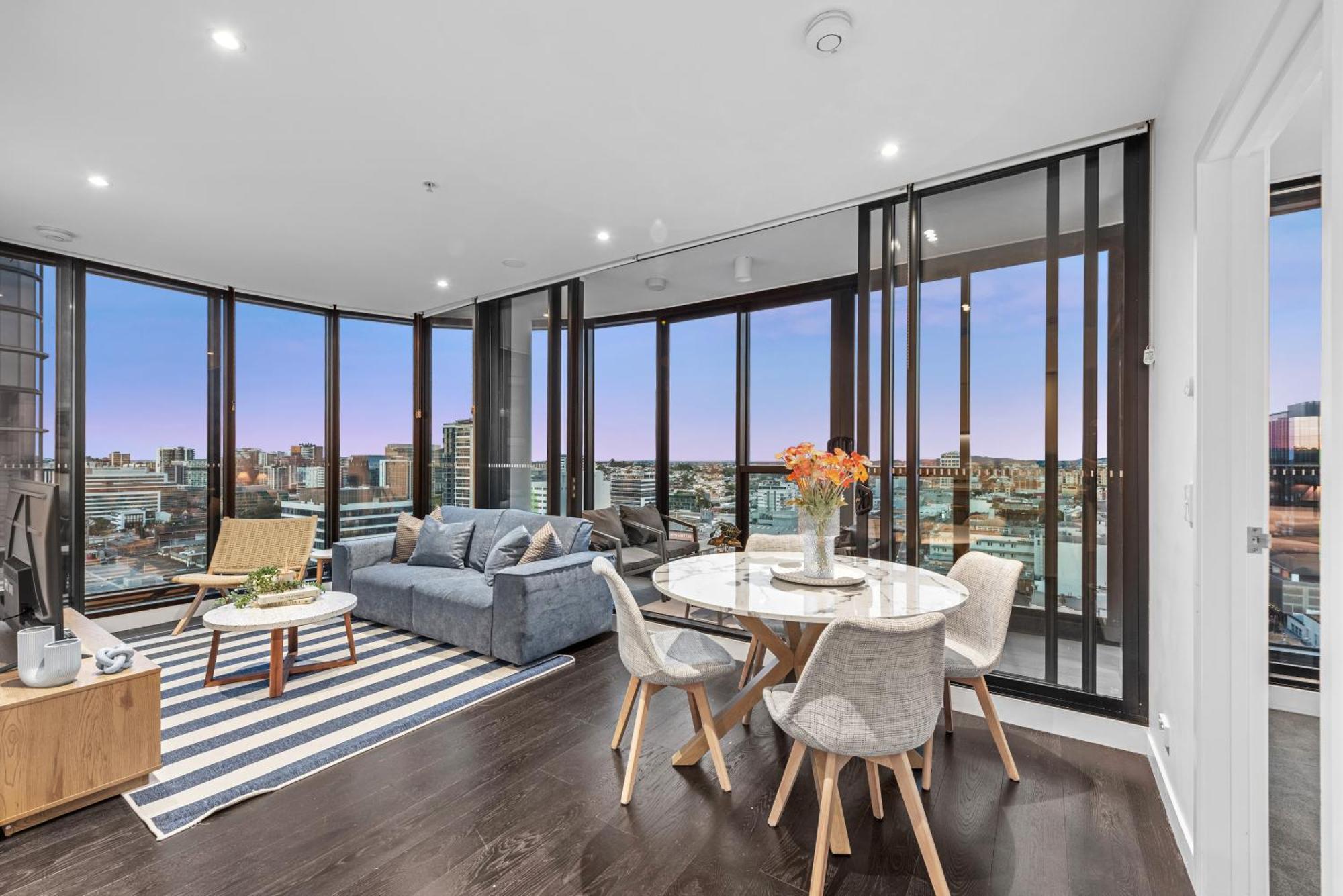 Views 2br With Infinity Pool, Gym And Parking Brisbane