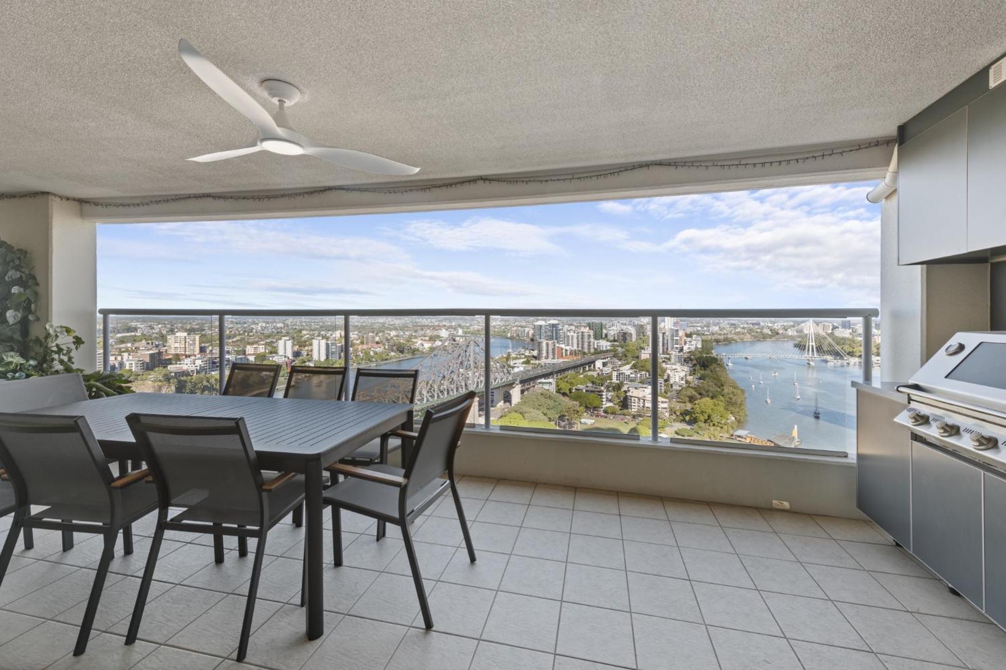 Apartment Stylish With Bbq Pool & Gym *