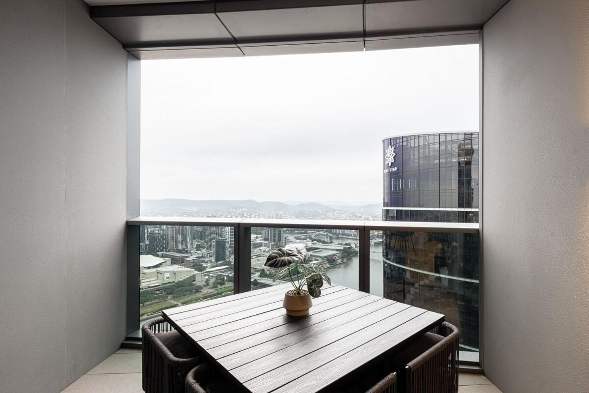 Stunning River View 2 br Casino Qw Apartment