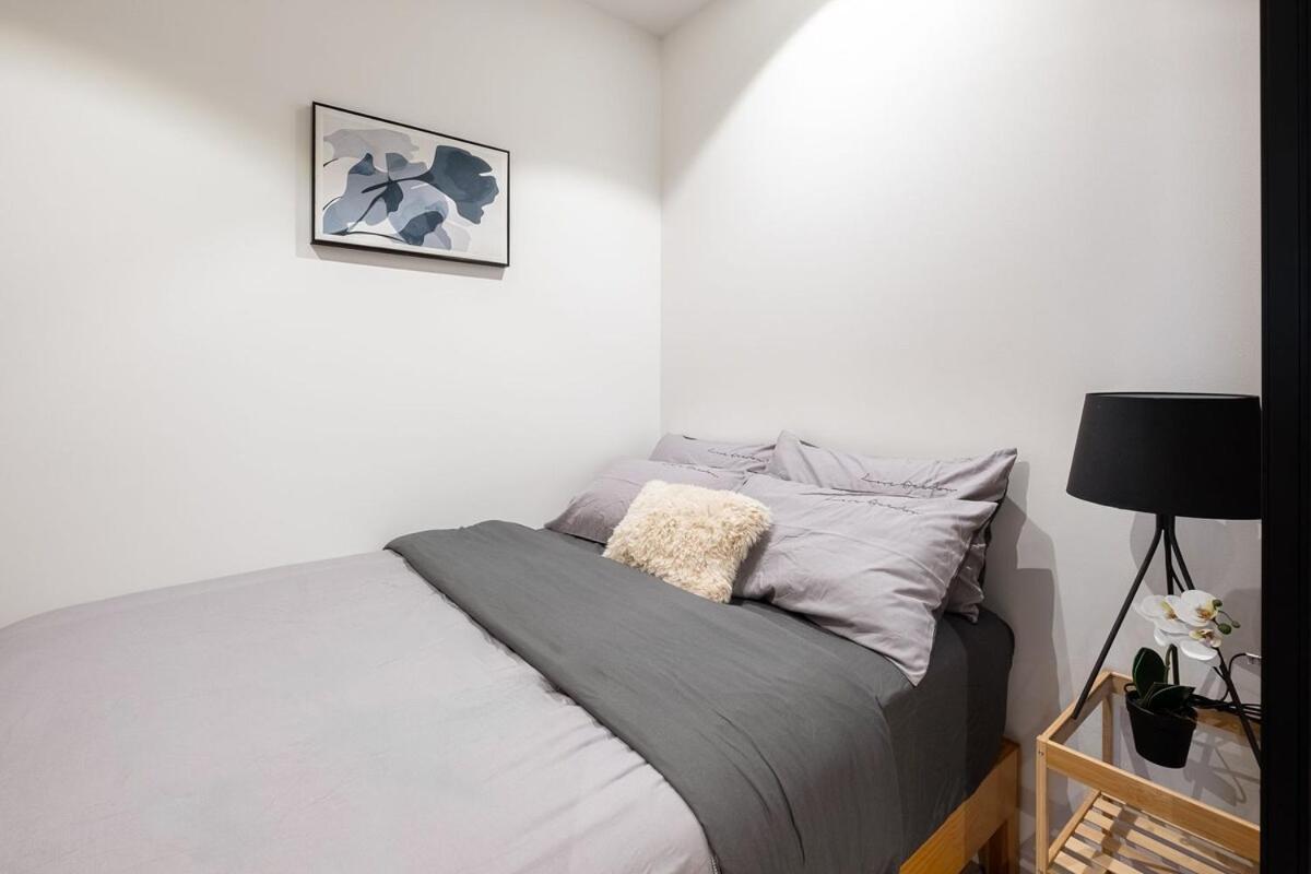 Stunning River View 2 br Casino Qw