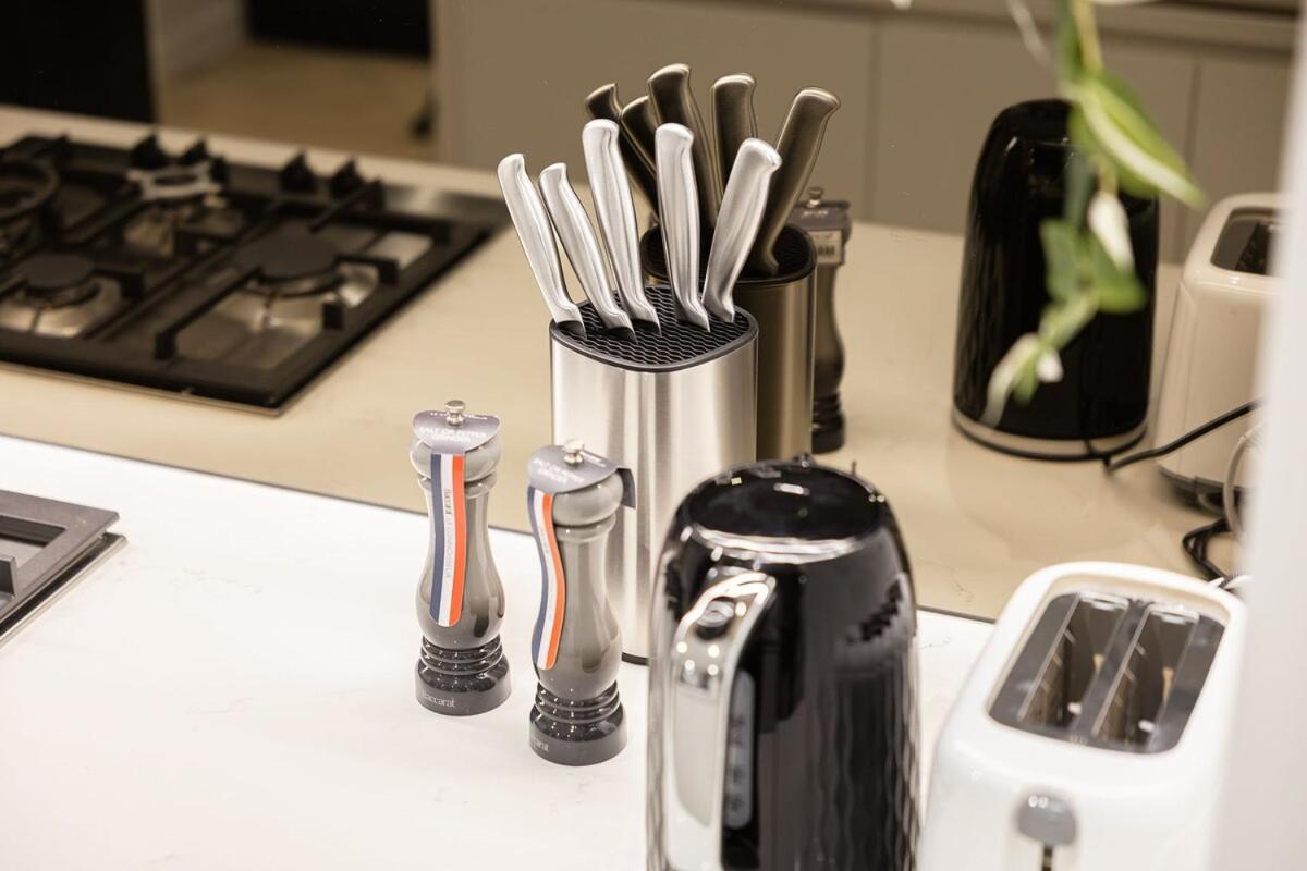 Stunning River View 2 br Casino Qw