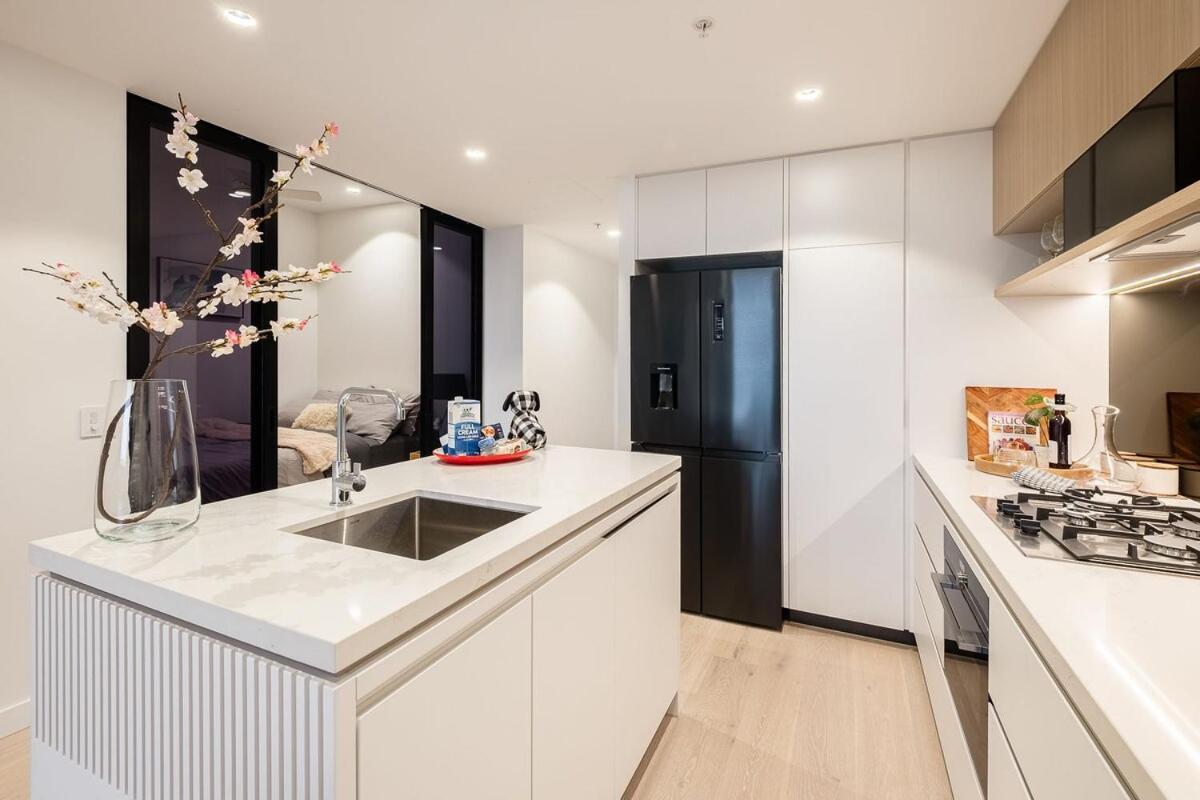 Stunning River View 2 br Casino Qw Apartment