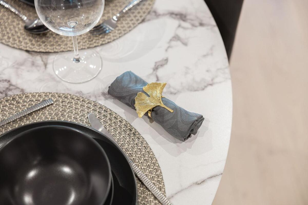 Apartment Stunning River View 2 br Casino Qw *