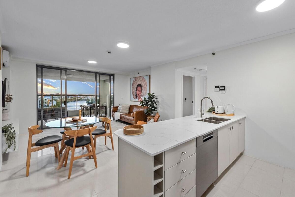 Skyline Stunner 3bed-2bath-1car-views - Cbd Apartment Brisbane