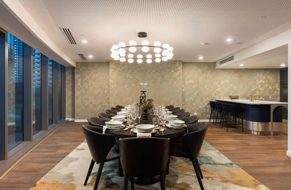 Luxury At Queens Wharf Tower