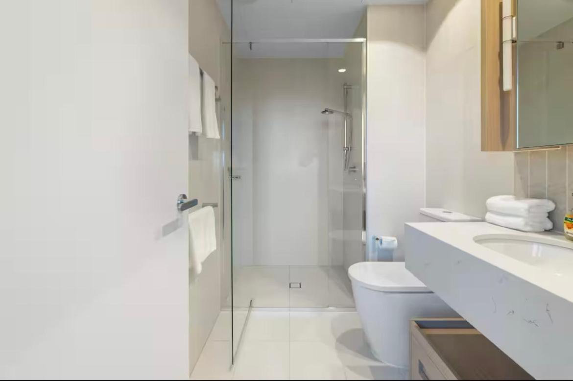 Luxury At Queens Wharf Tower *