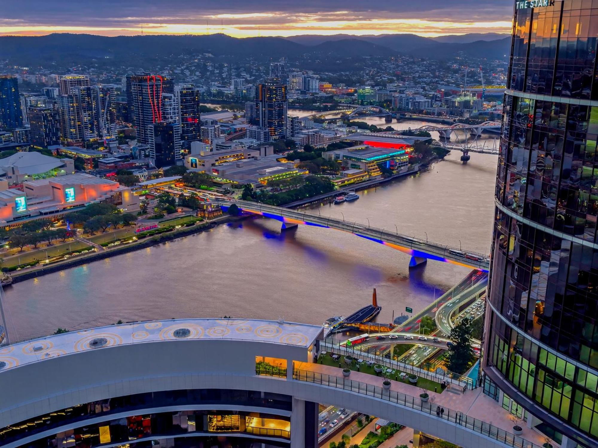 River Glow At Queens Wharf Level 43 Including Parking, Pool, And Views Brisbane