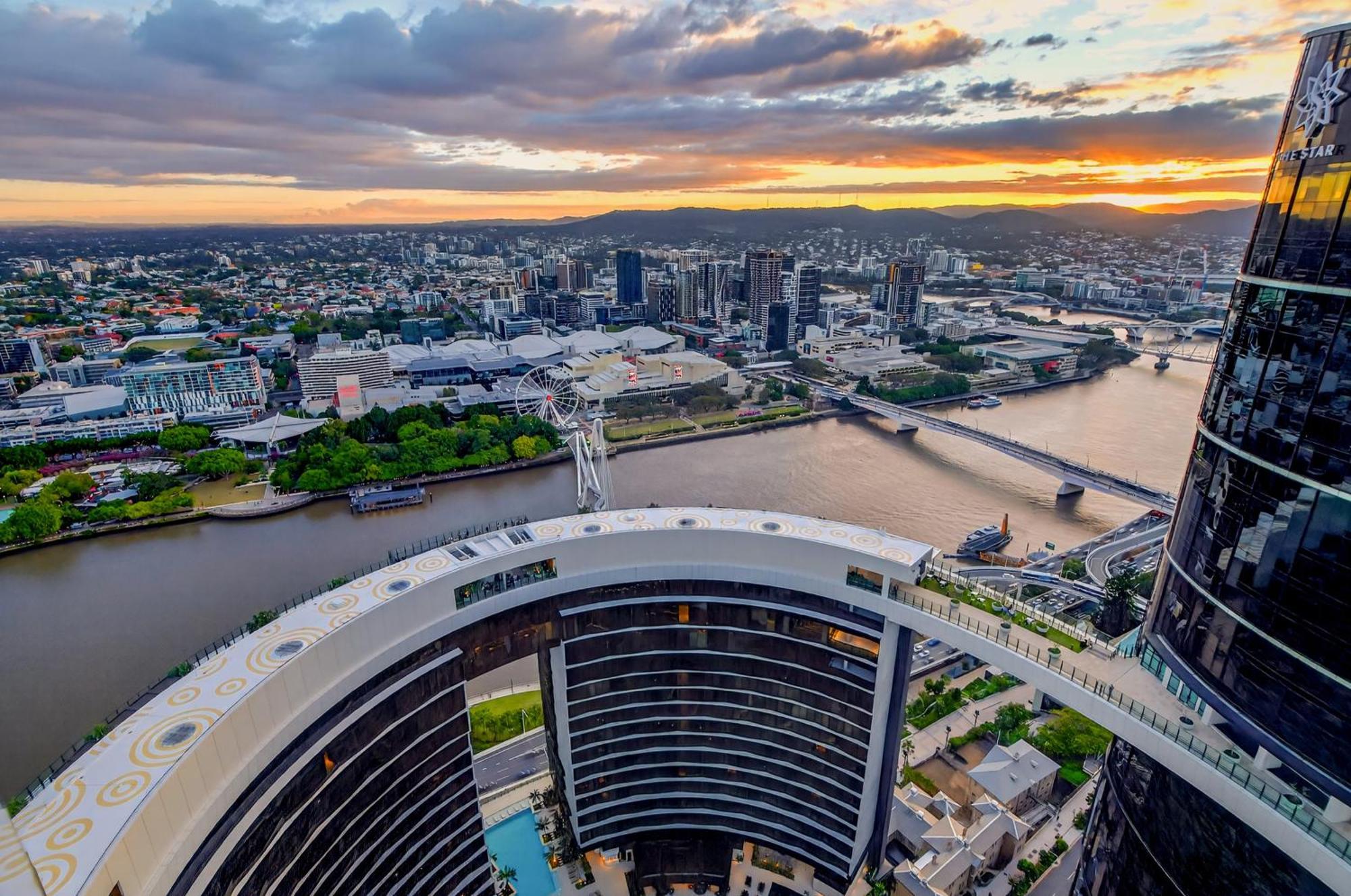 Apartment River Glow At Queens Wharf Level 43 Including Parking, Pool, And Views Brisbane