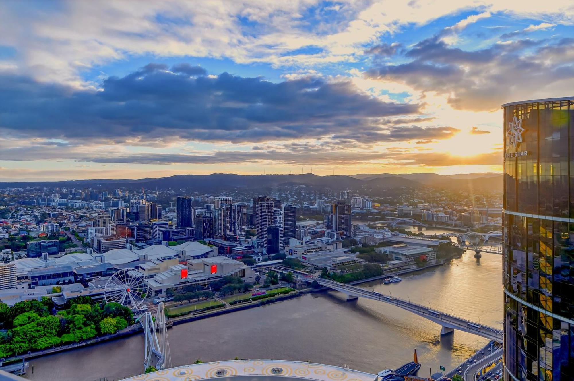 River Glow At Queens Wharf Level 43 Including Parking, Pool, And Views Apartment Brisbane