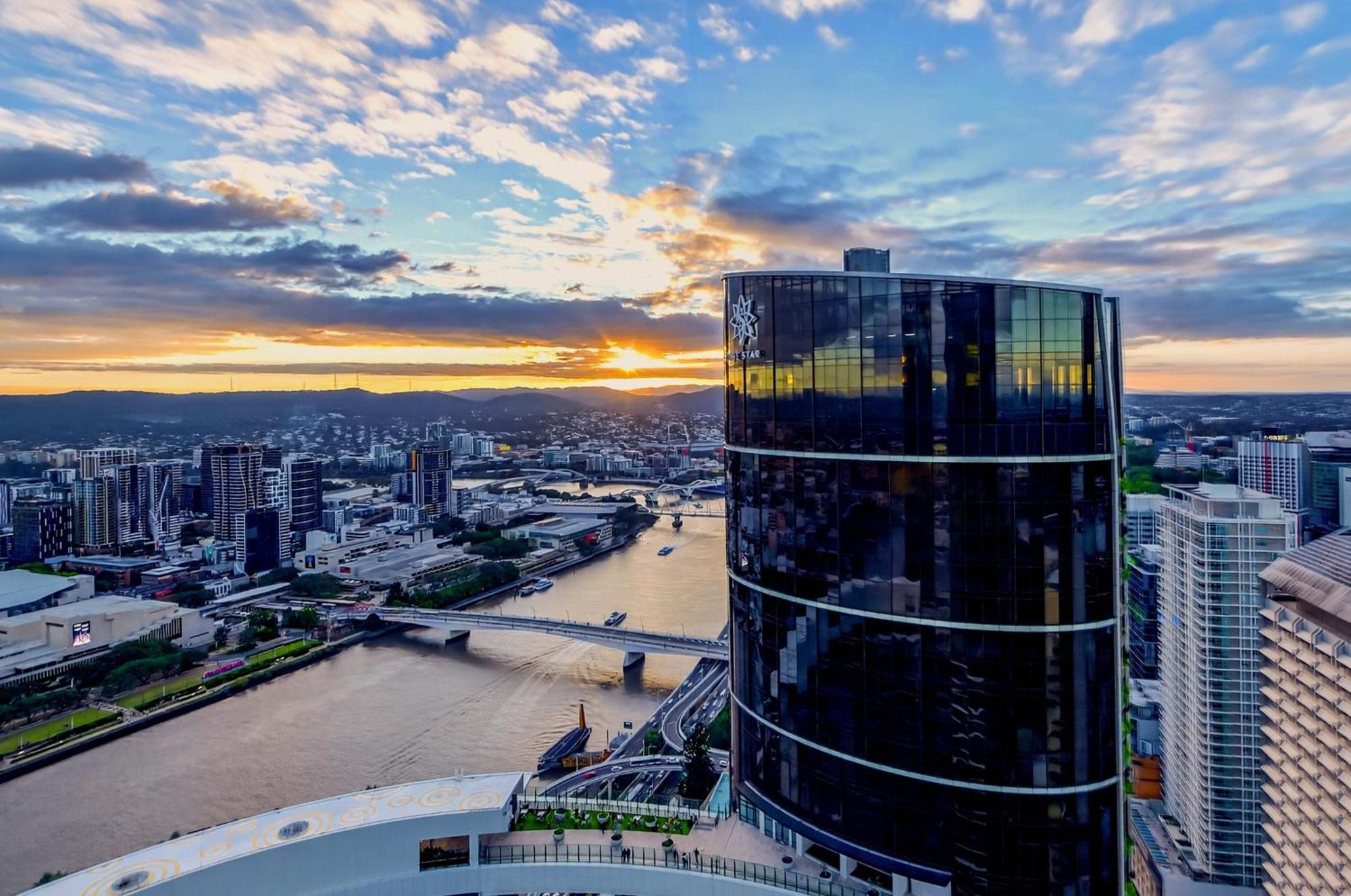 River Glow At Queens Wharf Level 43 Including Parking, Pool, And Views * Brisbane