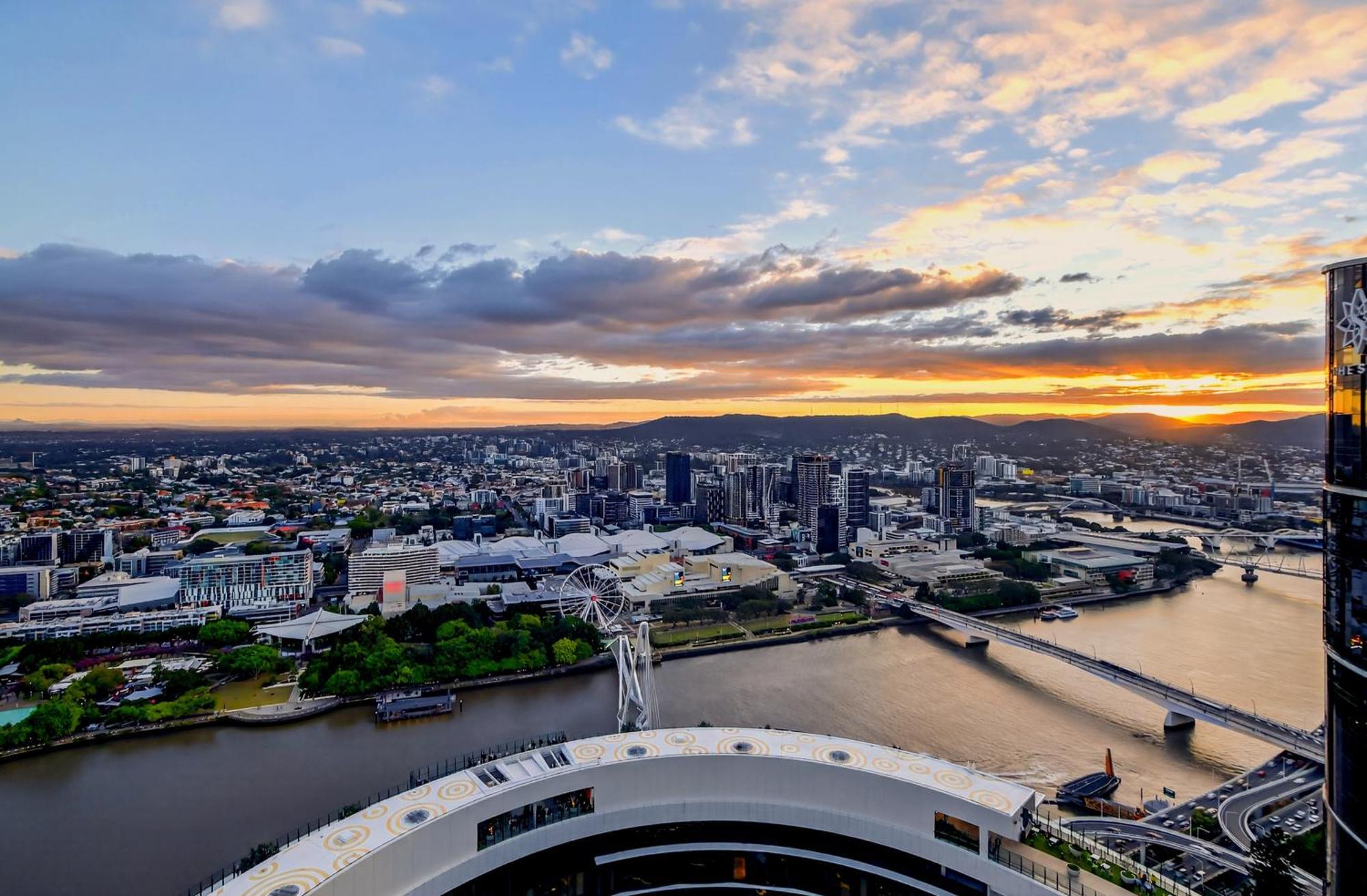 Apartment River Glow At Queens Wharf Level 43 Including Parking, Pool, And Views *