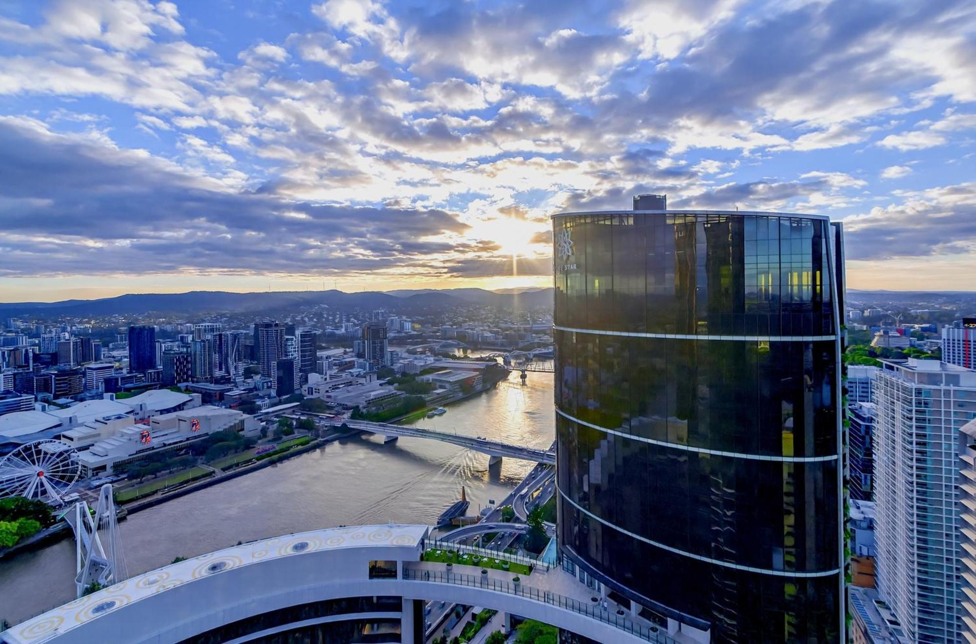 River Glow At Queens Wharf Level 43 Including Parking, Pool, And Views * Brisbane